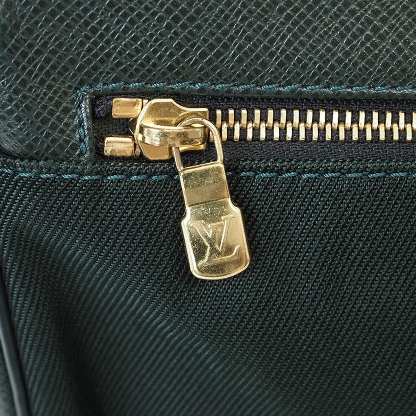 Louis Vuitton Taiga Episea Green Taiga Leather Shoulder Bag