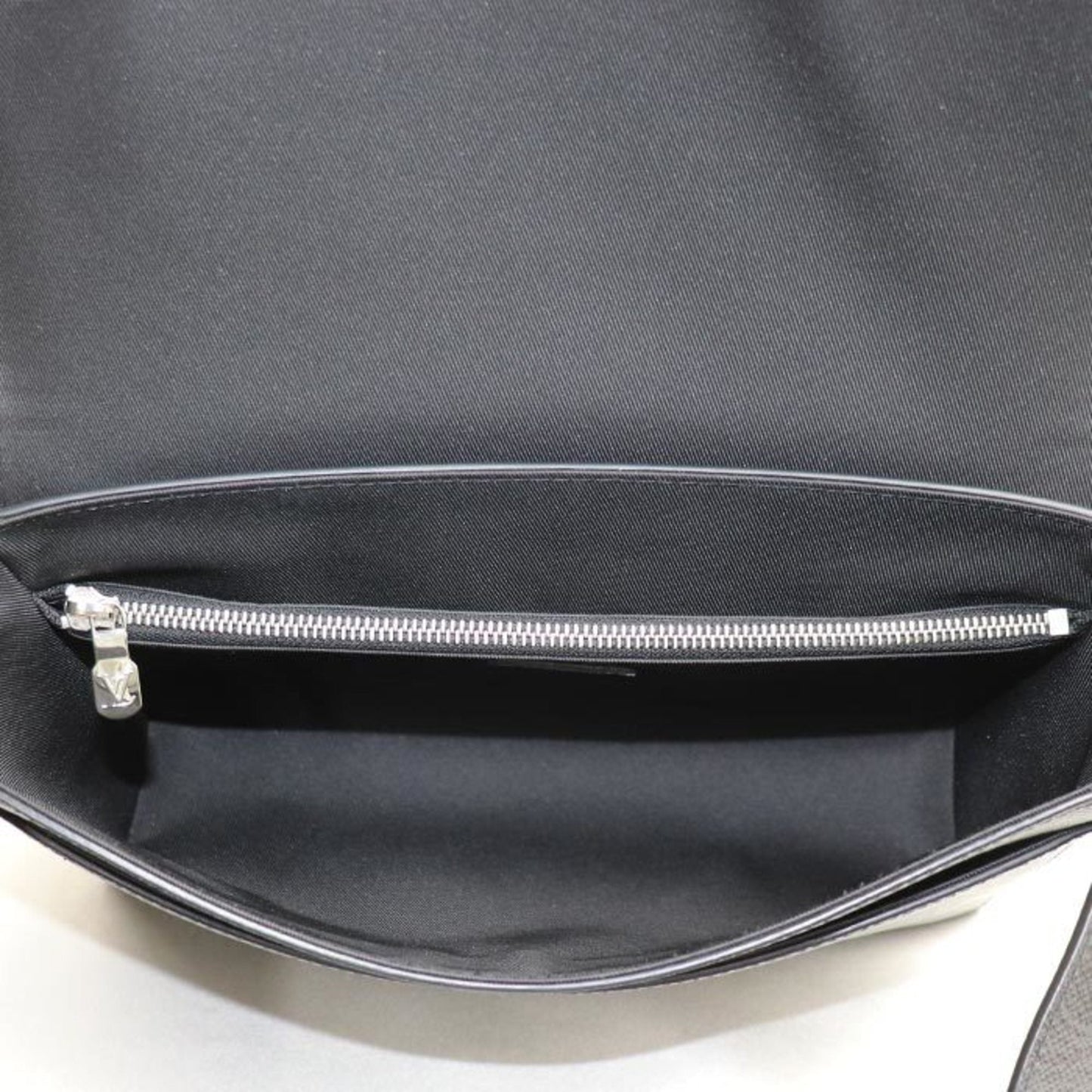 Louis Vuitton Black Taiga Leather Shoulder Bag