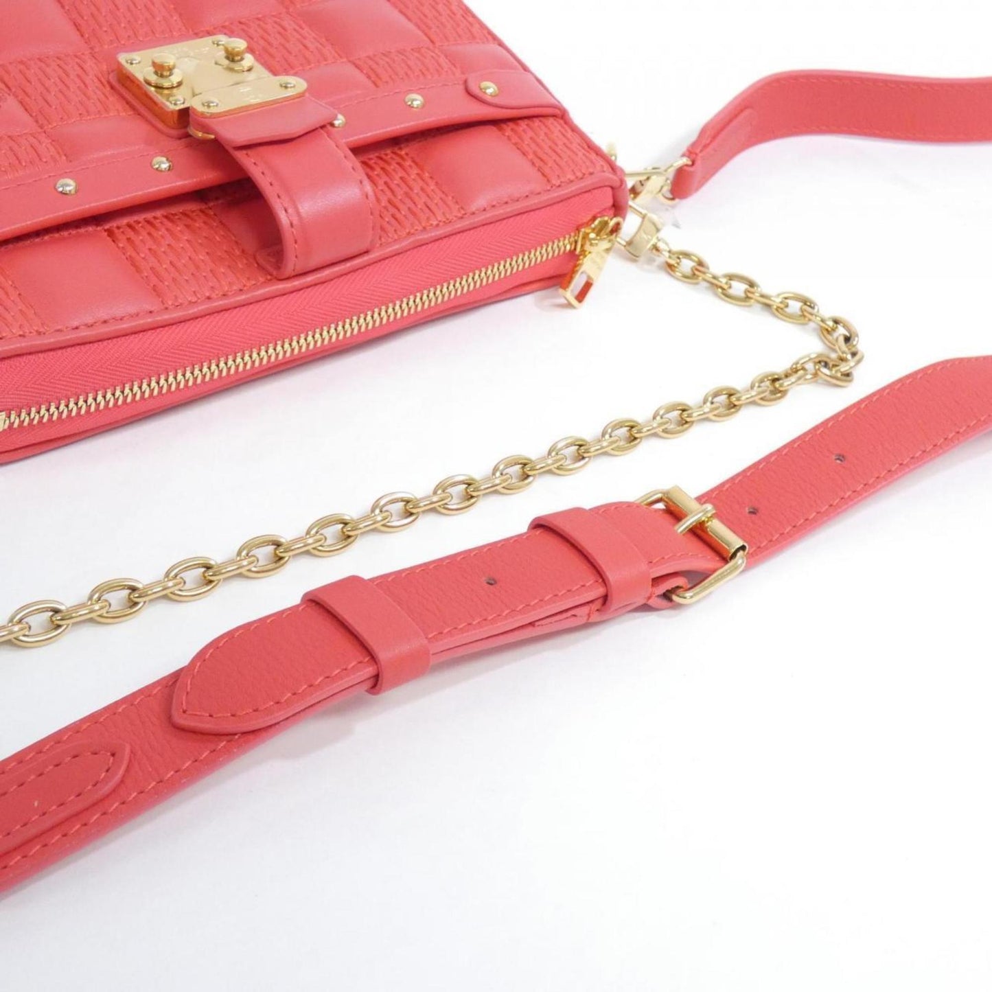Louis Vuitton Rose Leather Pochette Shoulder Bag