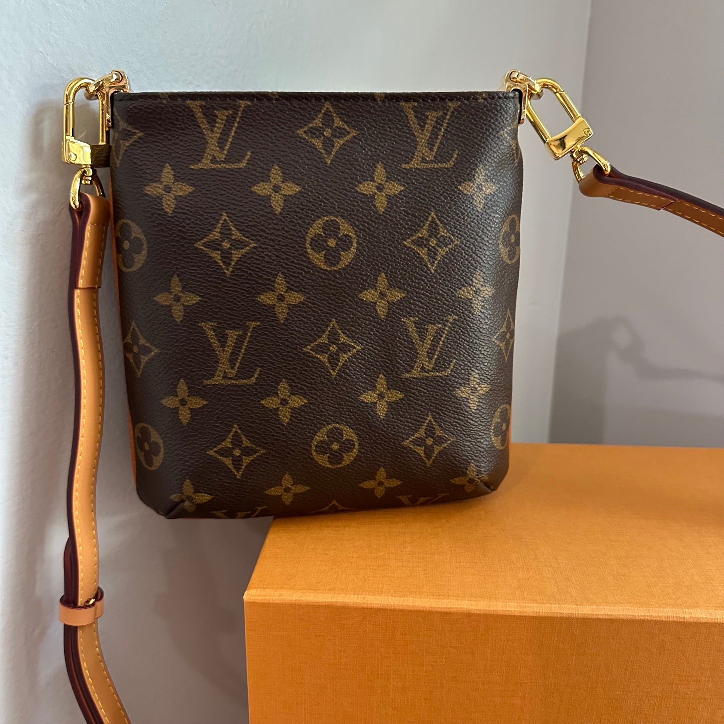 The Junco Crossbody -Orvis bags LV Monogram in Vachetta