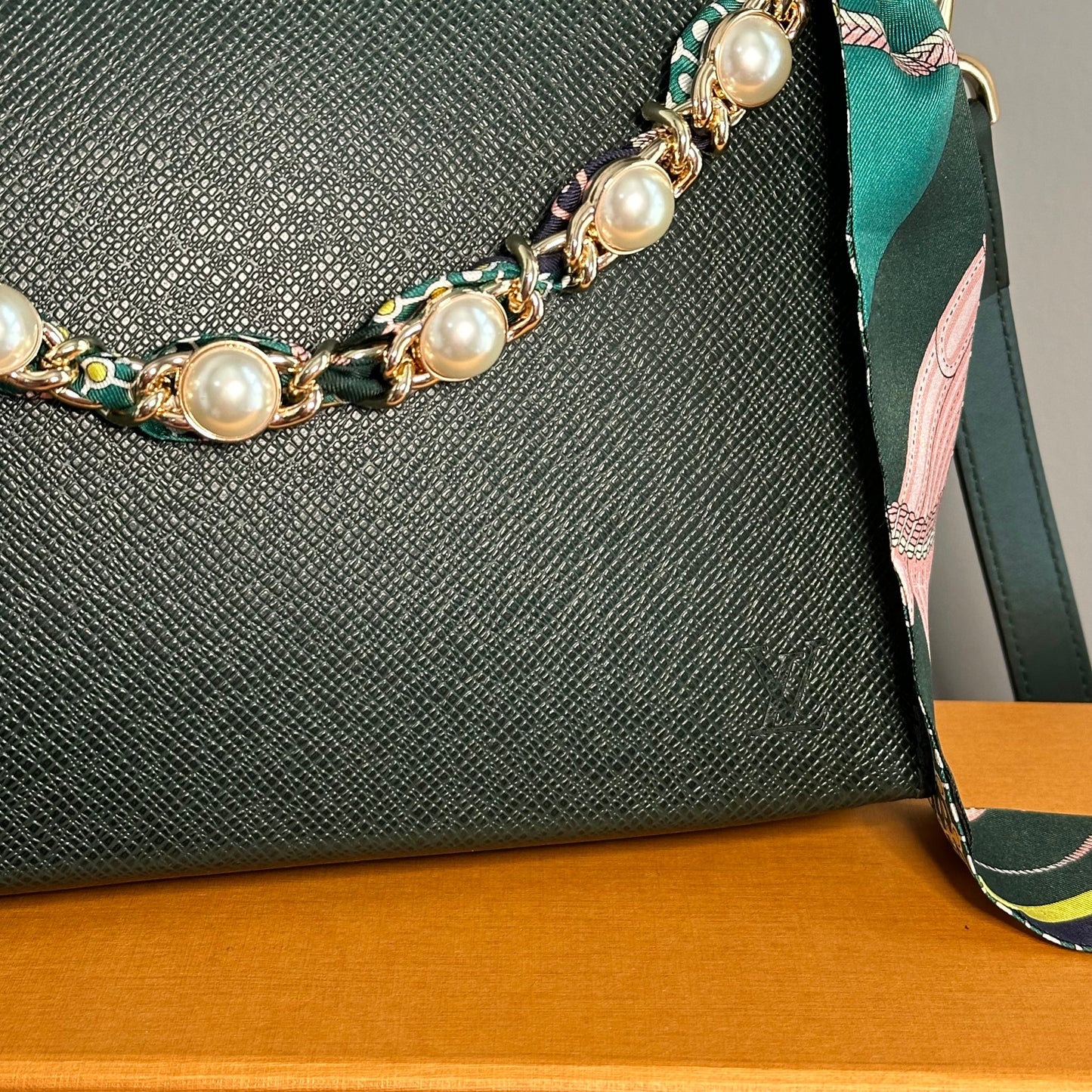 The Swan Crossbody -Orvis bags LV Taiga Leather in Dark Green