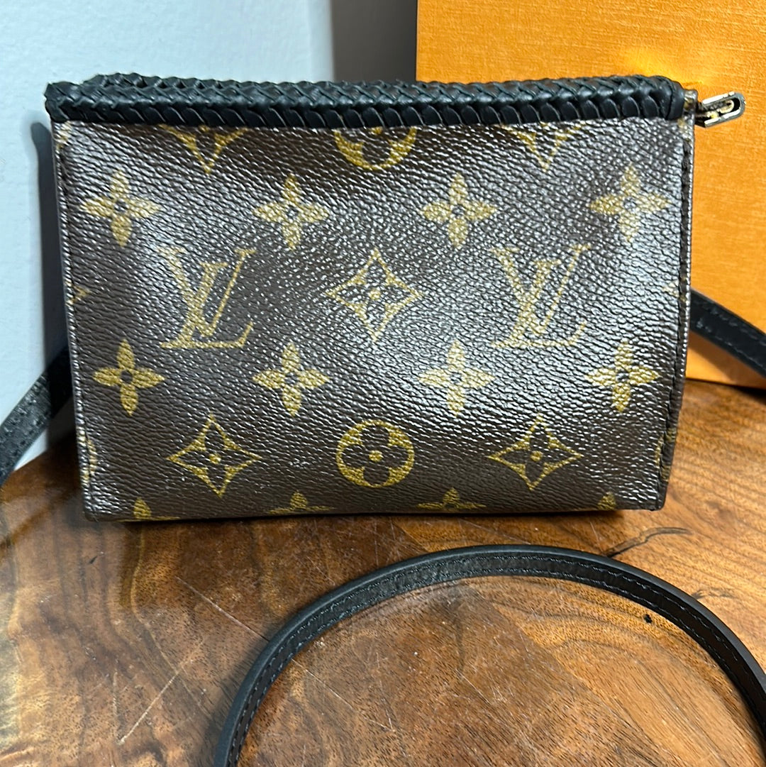 The Junco Crossbody -Orvis bags Monogram Pouch in Black