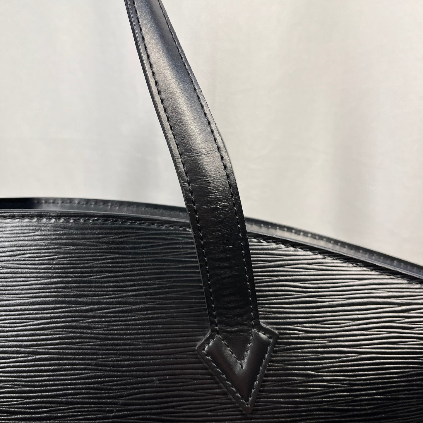 LOUIS VUITTON Saint Jacques PM Epi Black