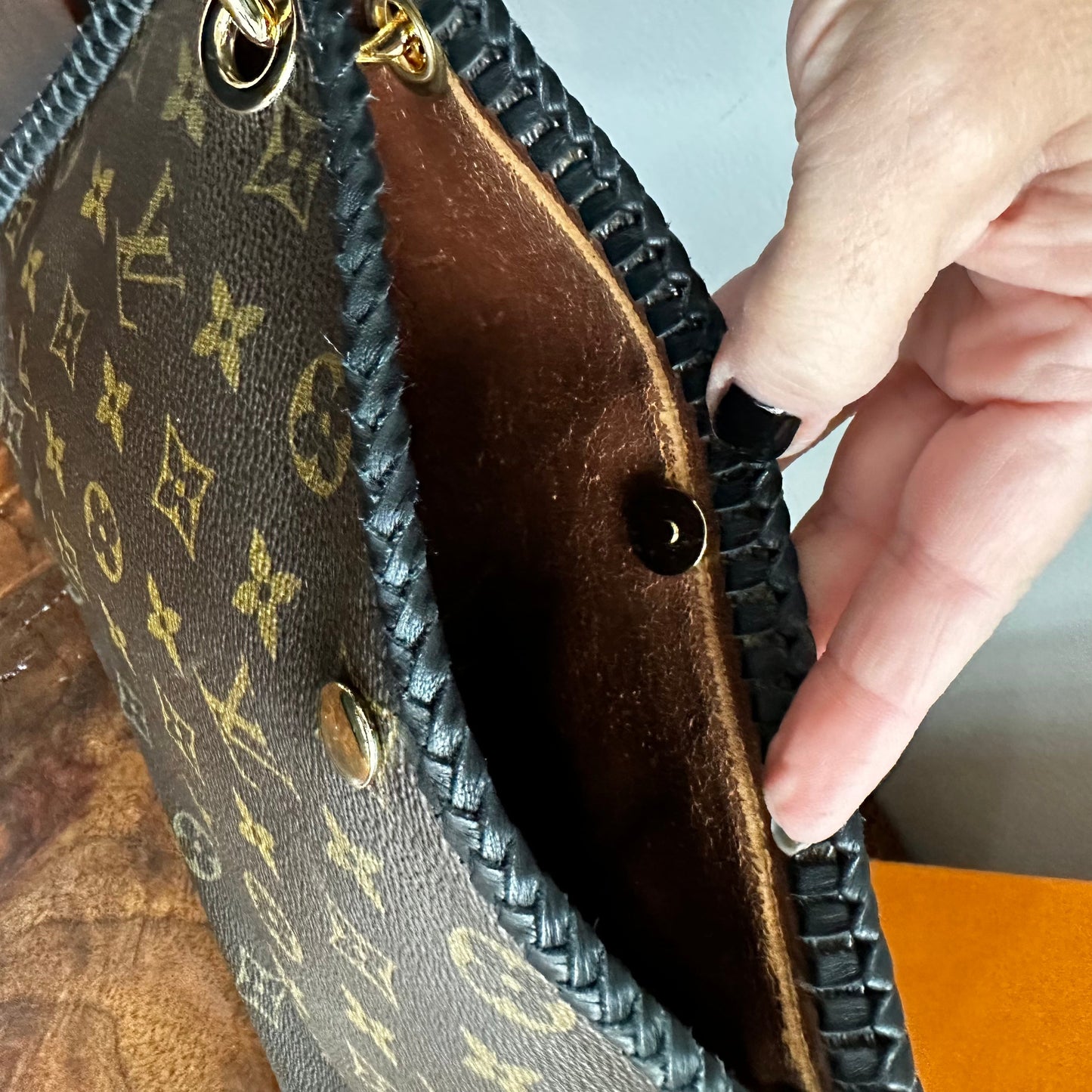 The Swan Crossbody -Orvis bags Monogram in Black