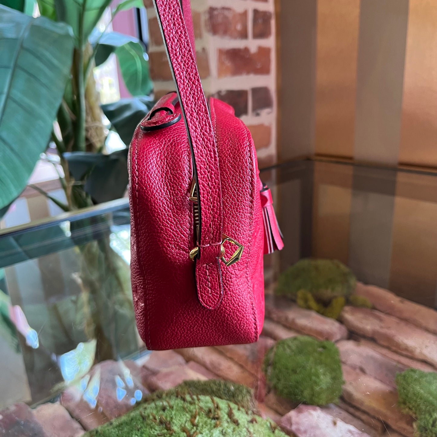 LOUIS VUITTON Saintonge Red Empriente Leather Crossbody