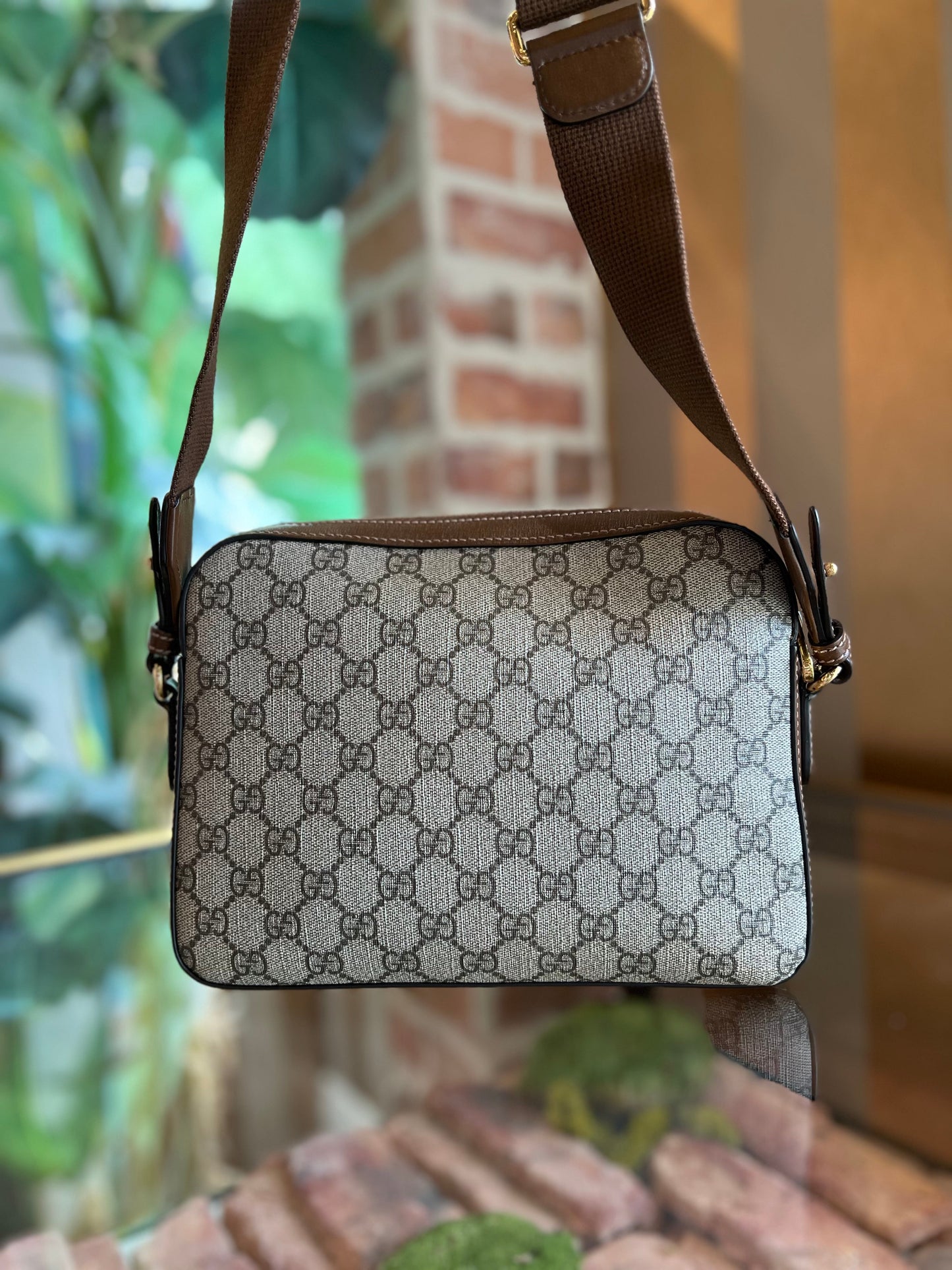 GUCCI Messenger Small Beige GG Supreme Coated Canvas Crossbody Bag