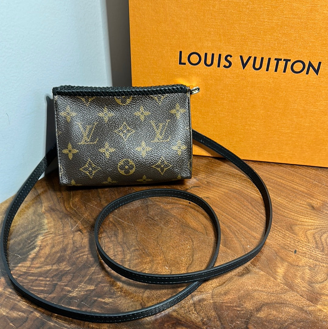 The Junco Crossbody -Orvis bags Monogram Pouch in Black