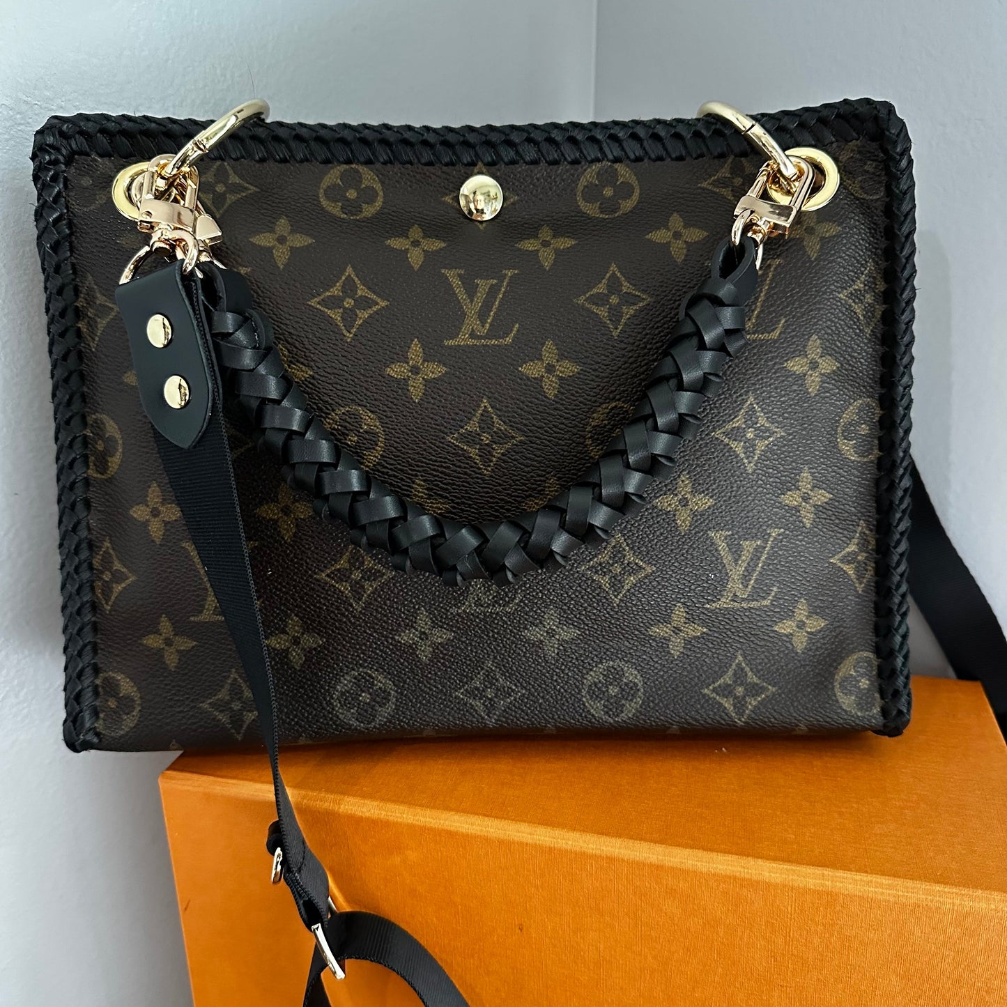 The Swan Crossbody -Orvis bags Monogram in Black