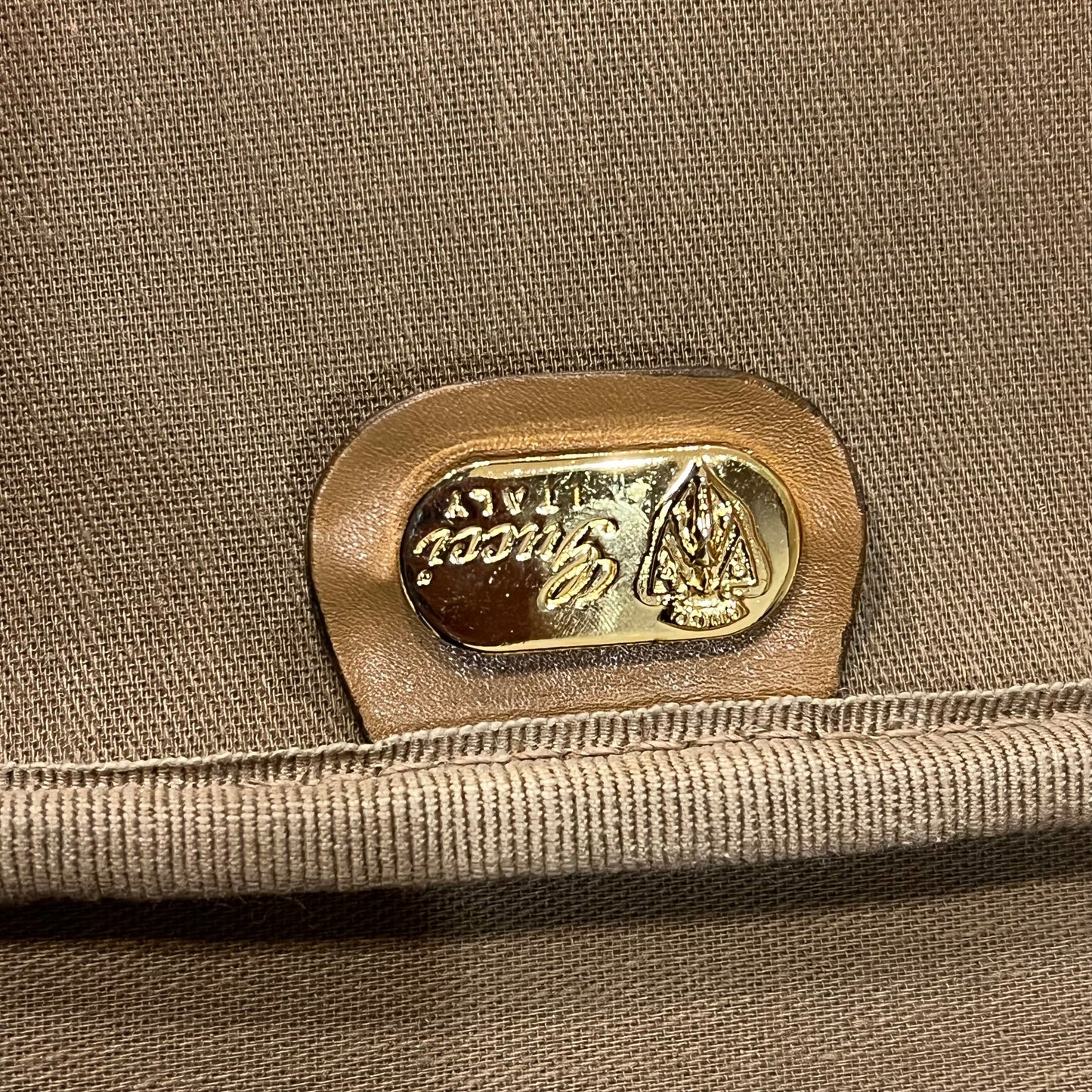 GUCCI Beige Tan Micro GG Canvas Vintage Web Zip Around Travel Bag Suitcase