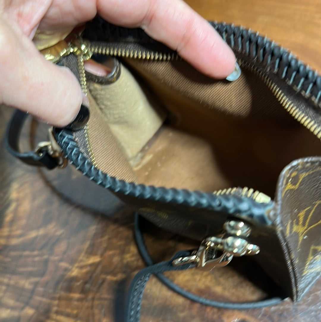 The Junco Crossbody -Orvis bags Monogram Pouch in Black