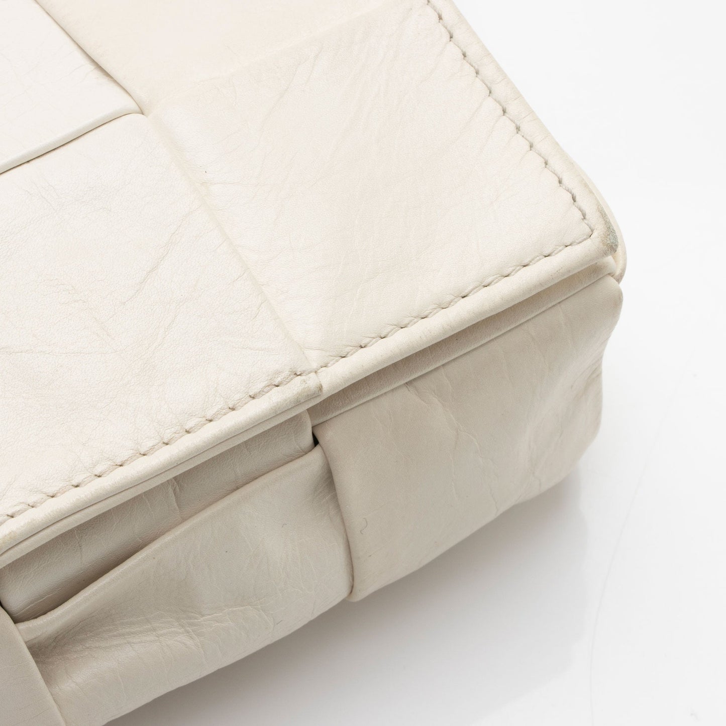 Bottega Veneta Calfskin Candy Cassette Crossbody (SHF-8XUpjP)