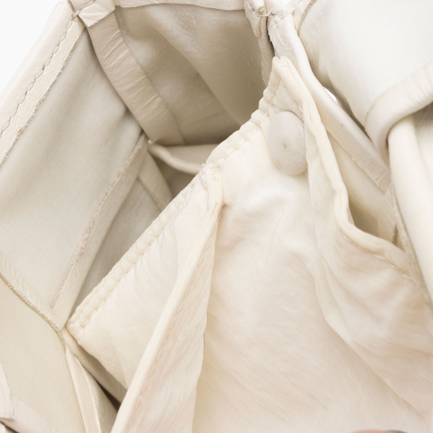 Bottega Veneta Calfskin Candy Cassette Crossbody (SHF-8XUpjP)