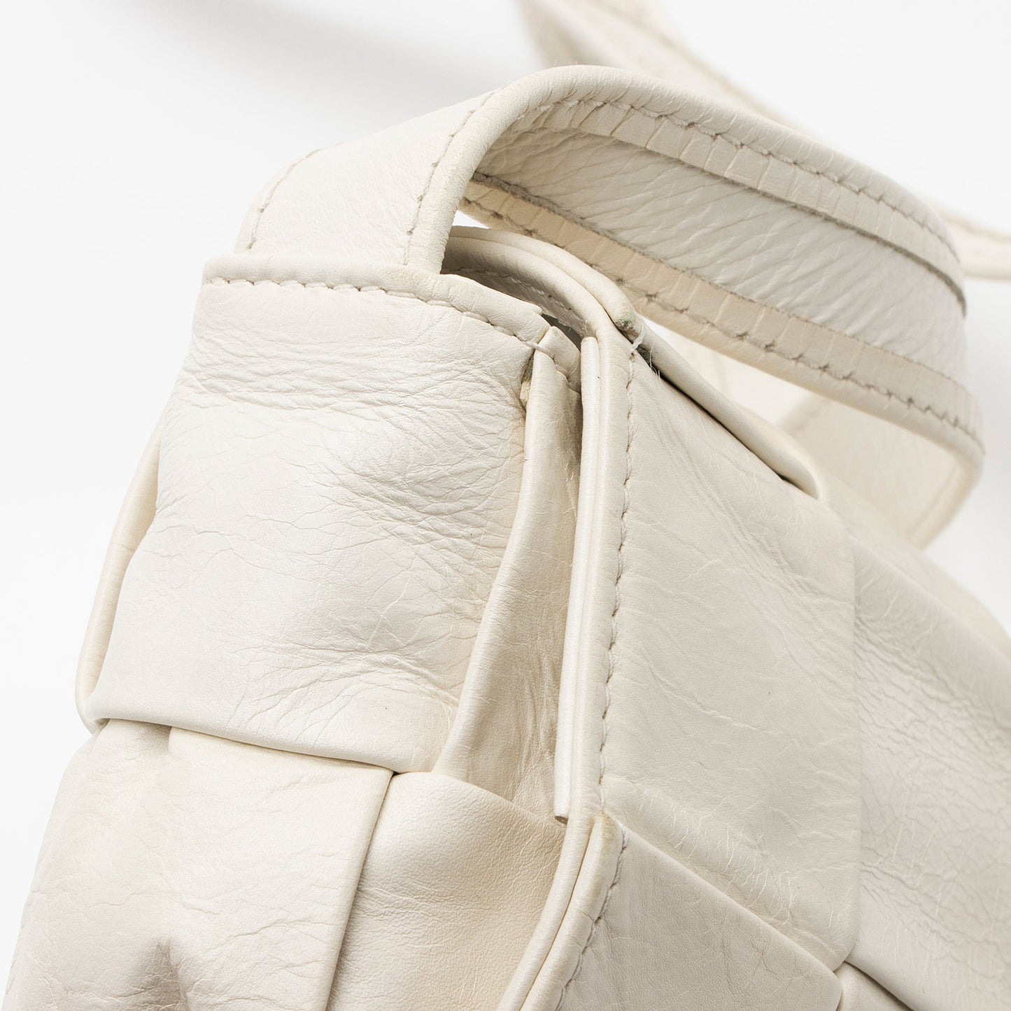 Bottega Veneta Calfskin Candy Cassette Crossbody (SHF-8XUpjP)