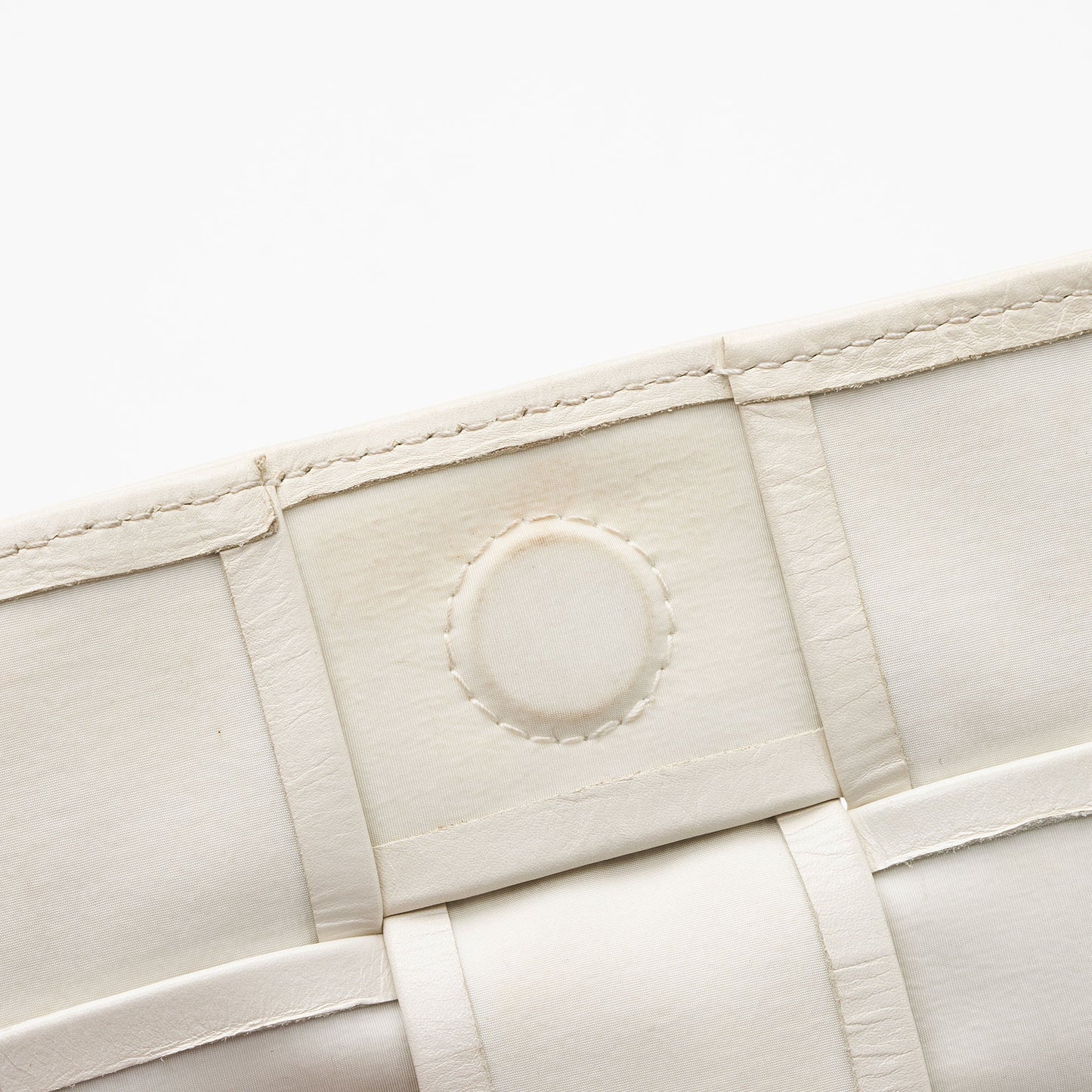 Bottega Veneta Calfskin Candy Cassette Crossbody (SHF-8XUpjP)