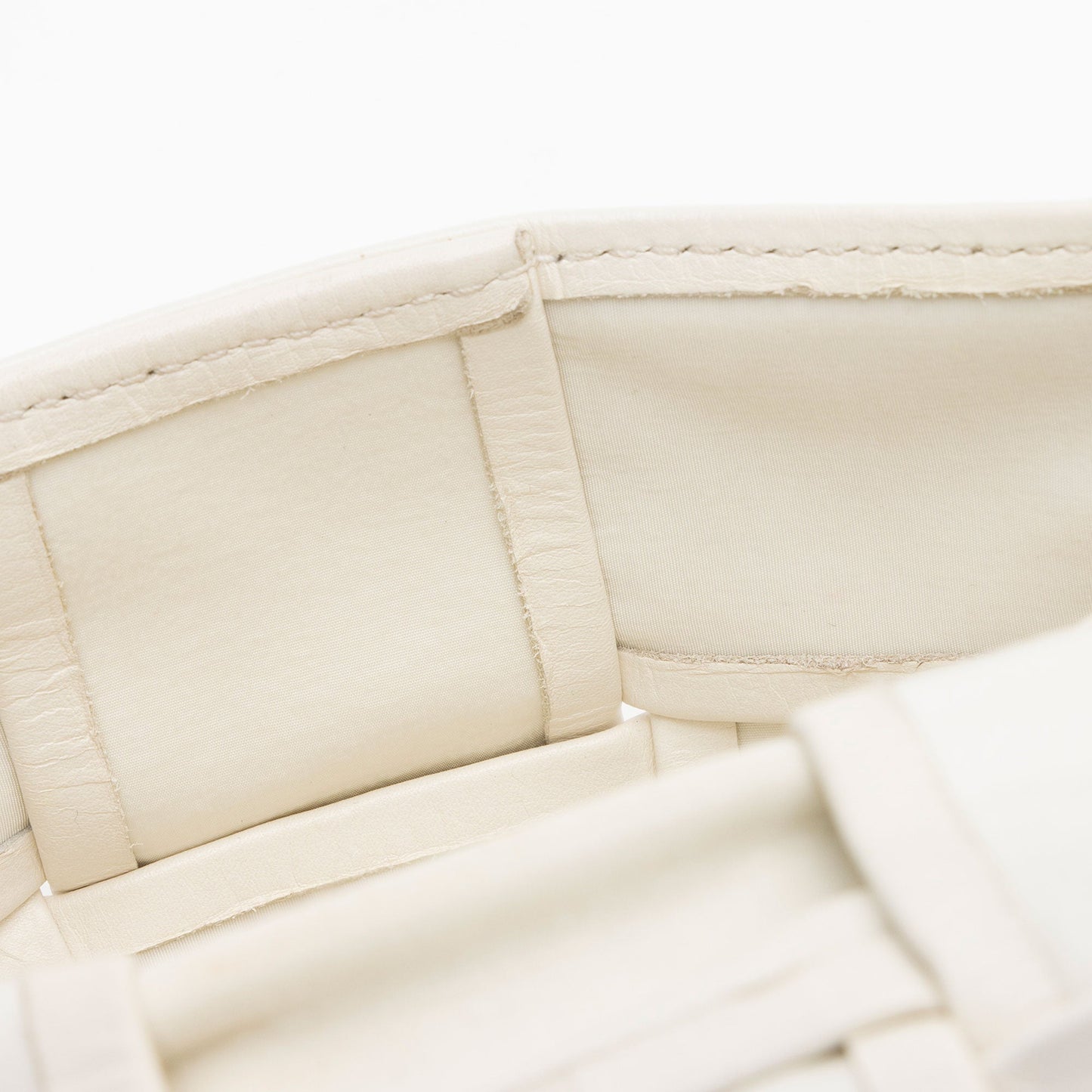 Bottega Veneta Calfskin Candy Cassette Crossbody (SHF-8XUpjP)