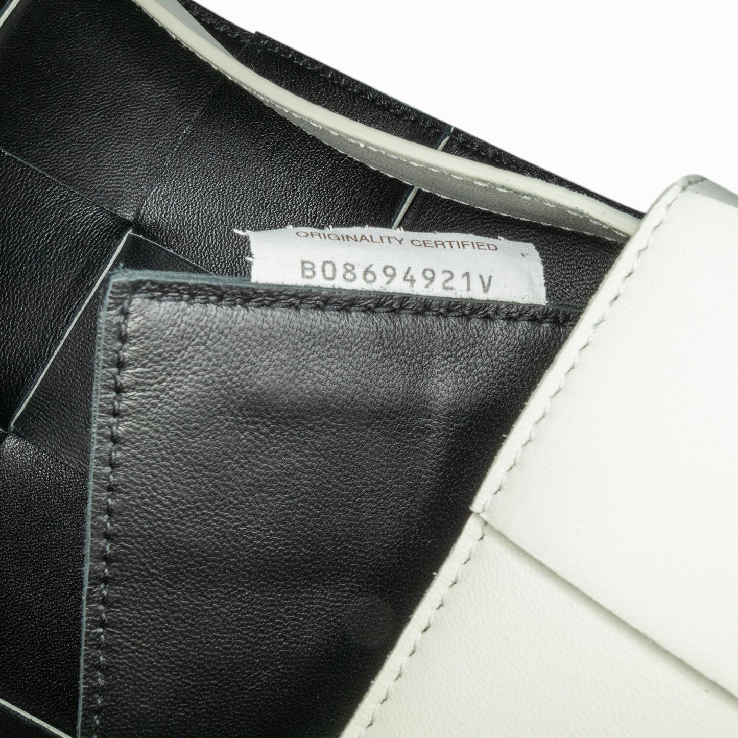 Bottega Veneta Calfskin Intrecciato Cassette Crossbody (SHG-F2bVdG)