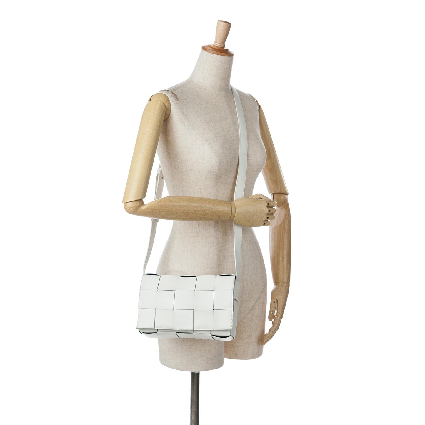 Bottega Veneta Calfskin Intrecciato Cassette Crossbody (SHG-F2bVdG)