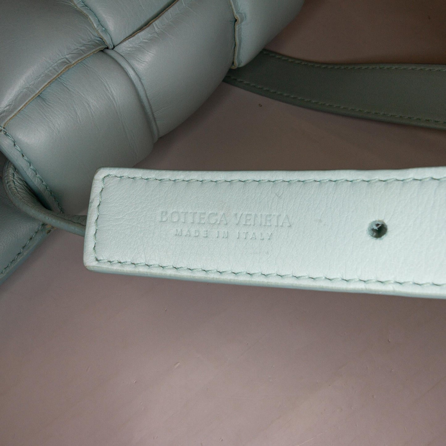 Bottega Veneta Calfskin Intrecciato Padded Cassette Crossbody (SHG-uVjoBL)