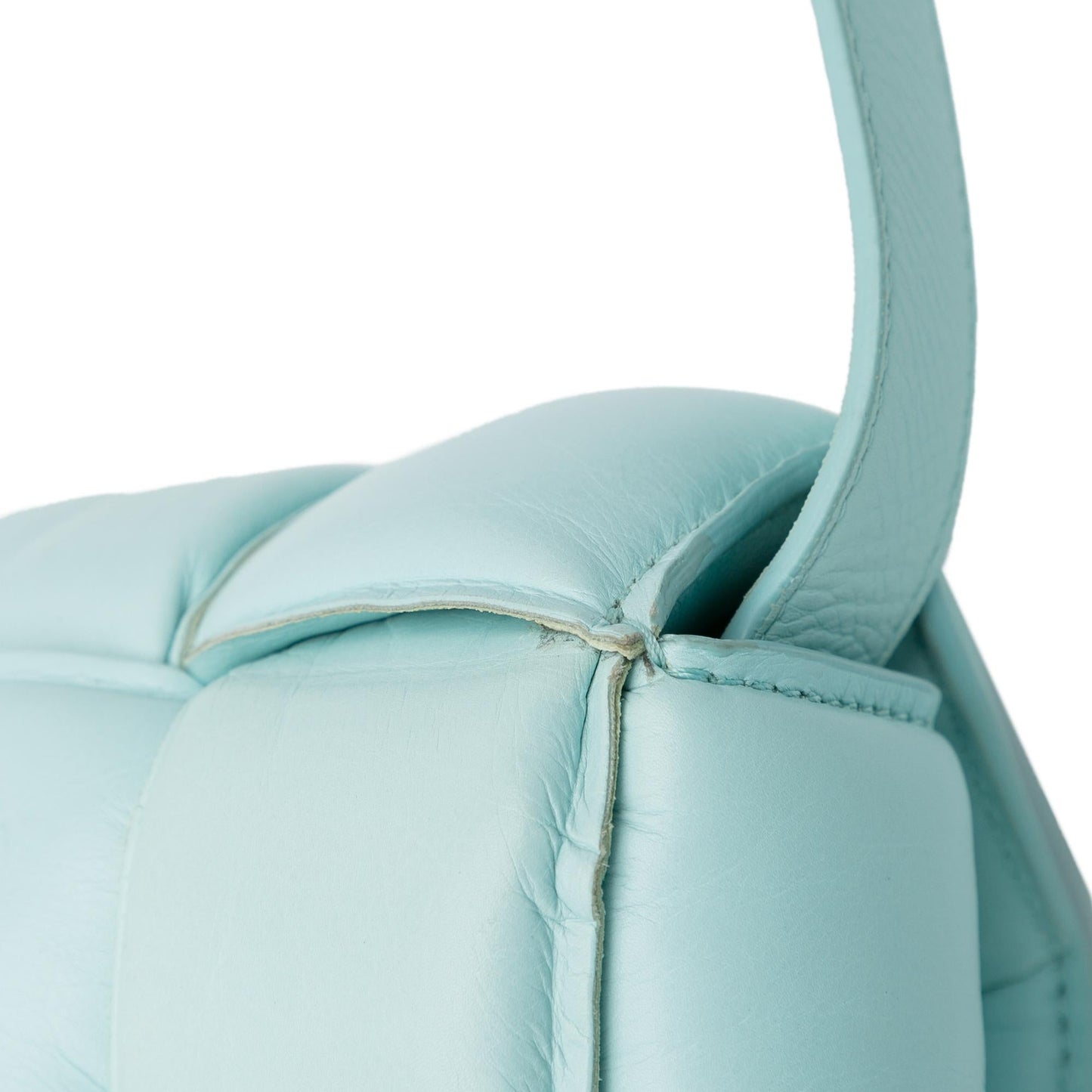 Bottega Veneta Calfskin Intrecciato Padded Cassette Crossbody (SHG-uVjoBL)