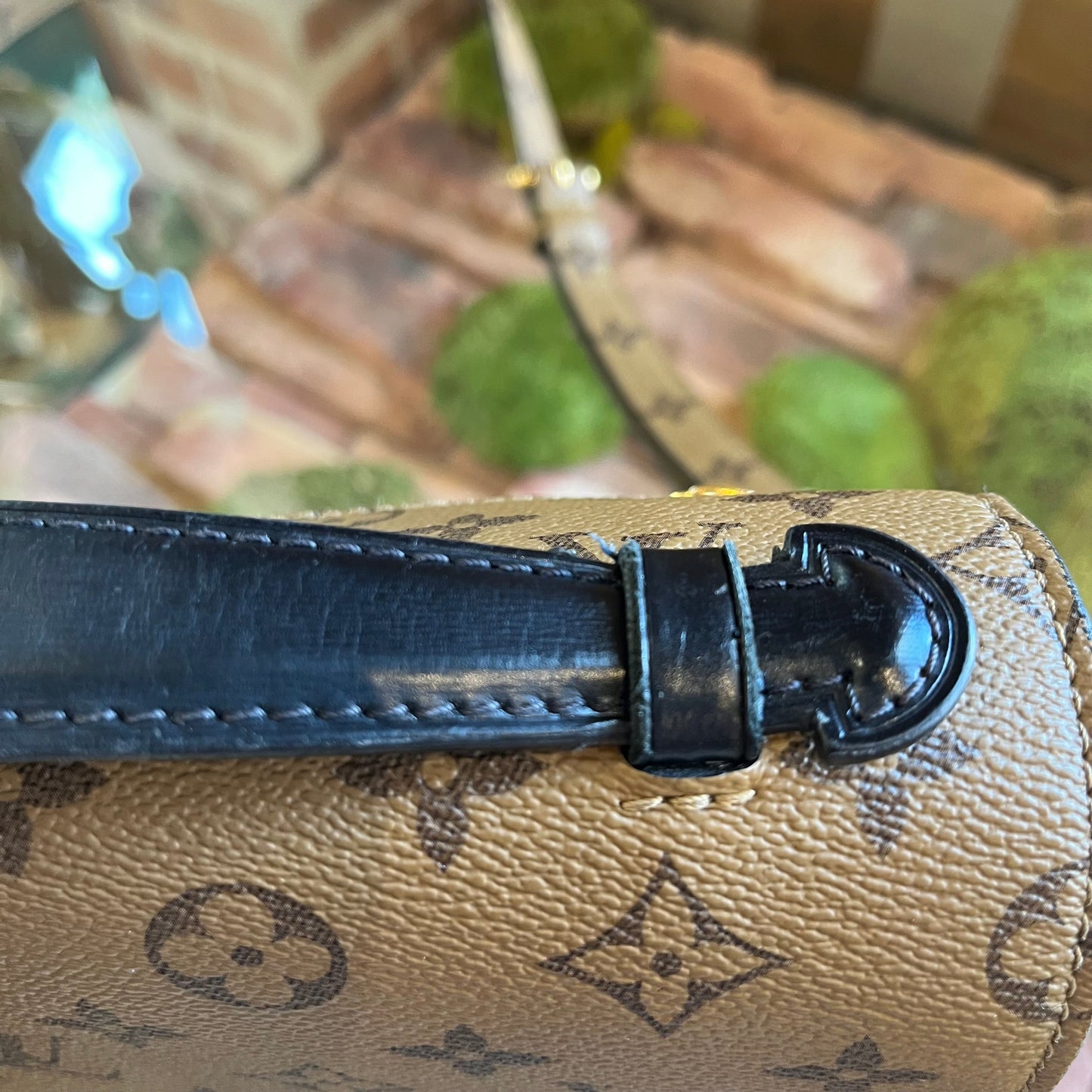 LOUIS VUITTON Pochette Metis Monogram Reverse