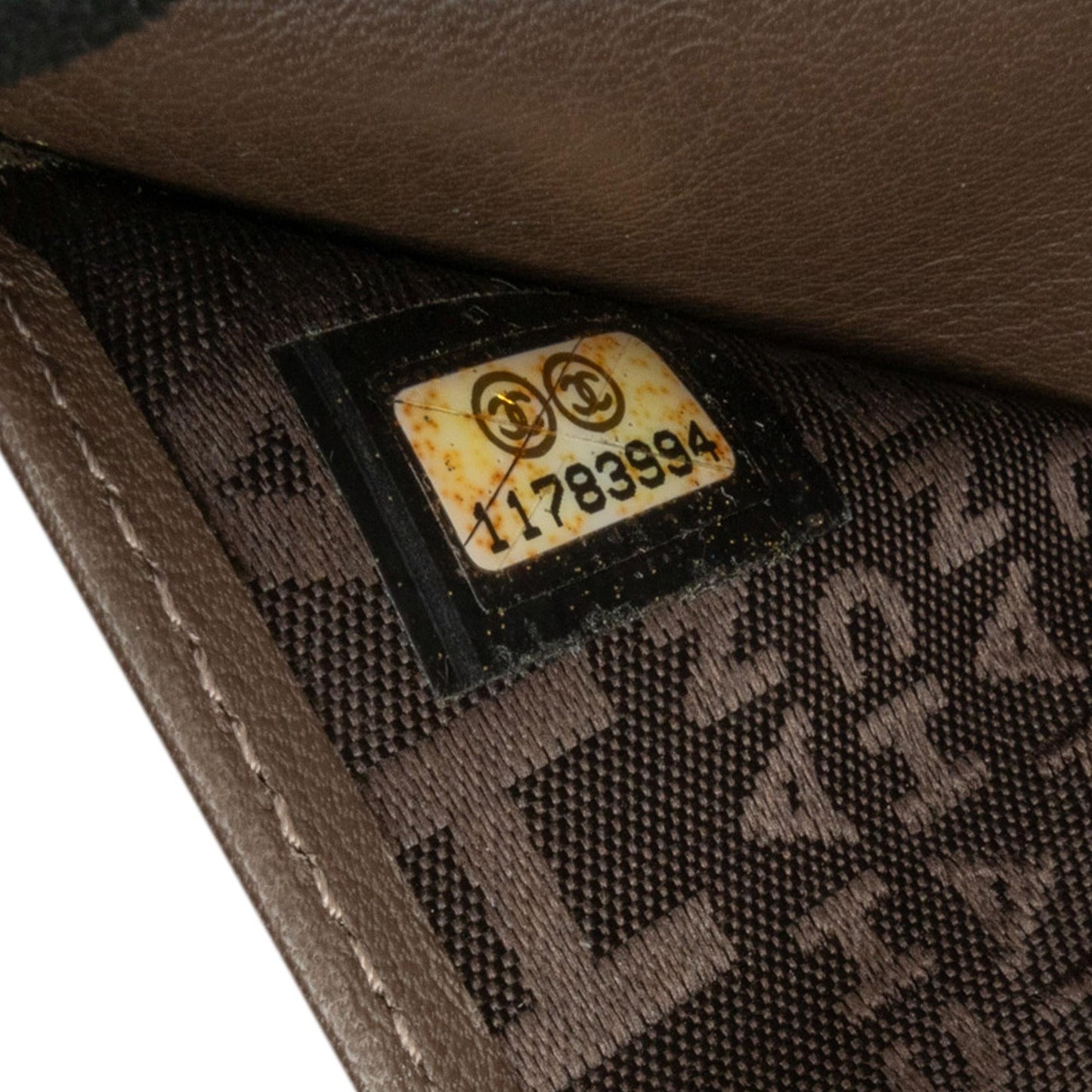 Chanel CC Calfskin Bifold Wallet (SHG-CUFpzY)