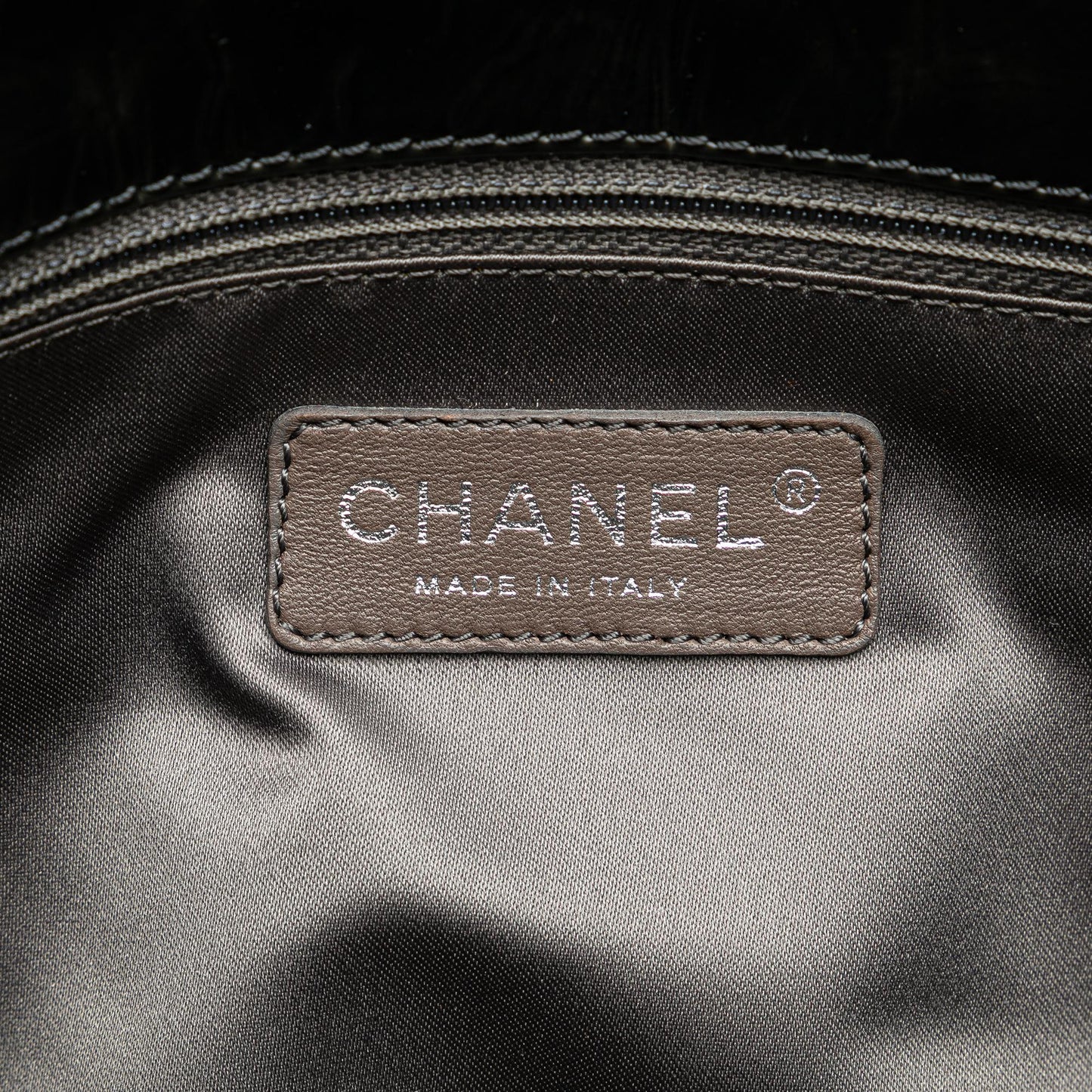 Chanel CC Crumpled Calfskin Shopping Tote (SHG-uO1fXX)