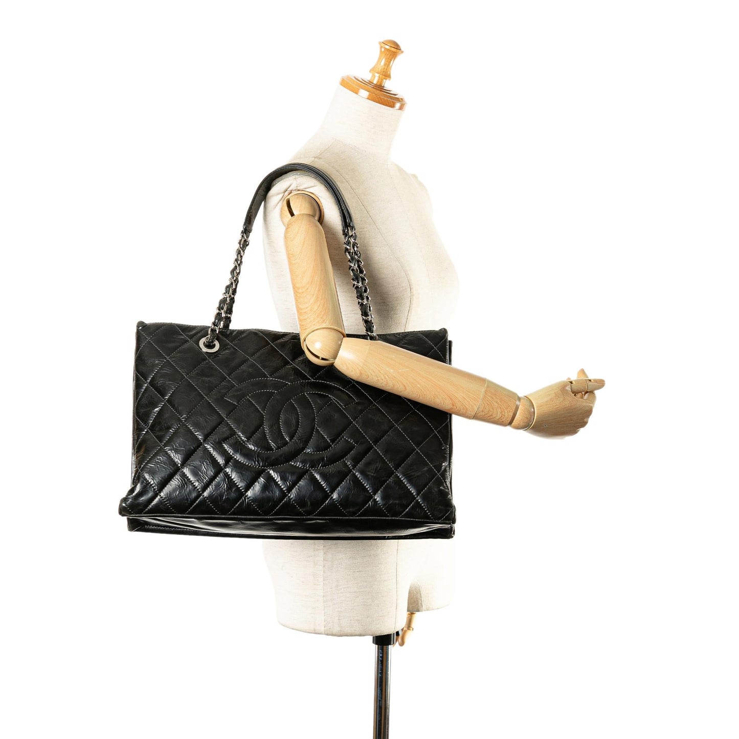 Chanel CC Crumpled Calfskin Shopping Tote (SHG-uO1fXX)