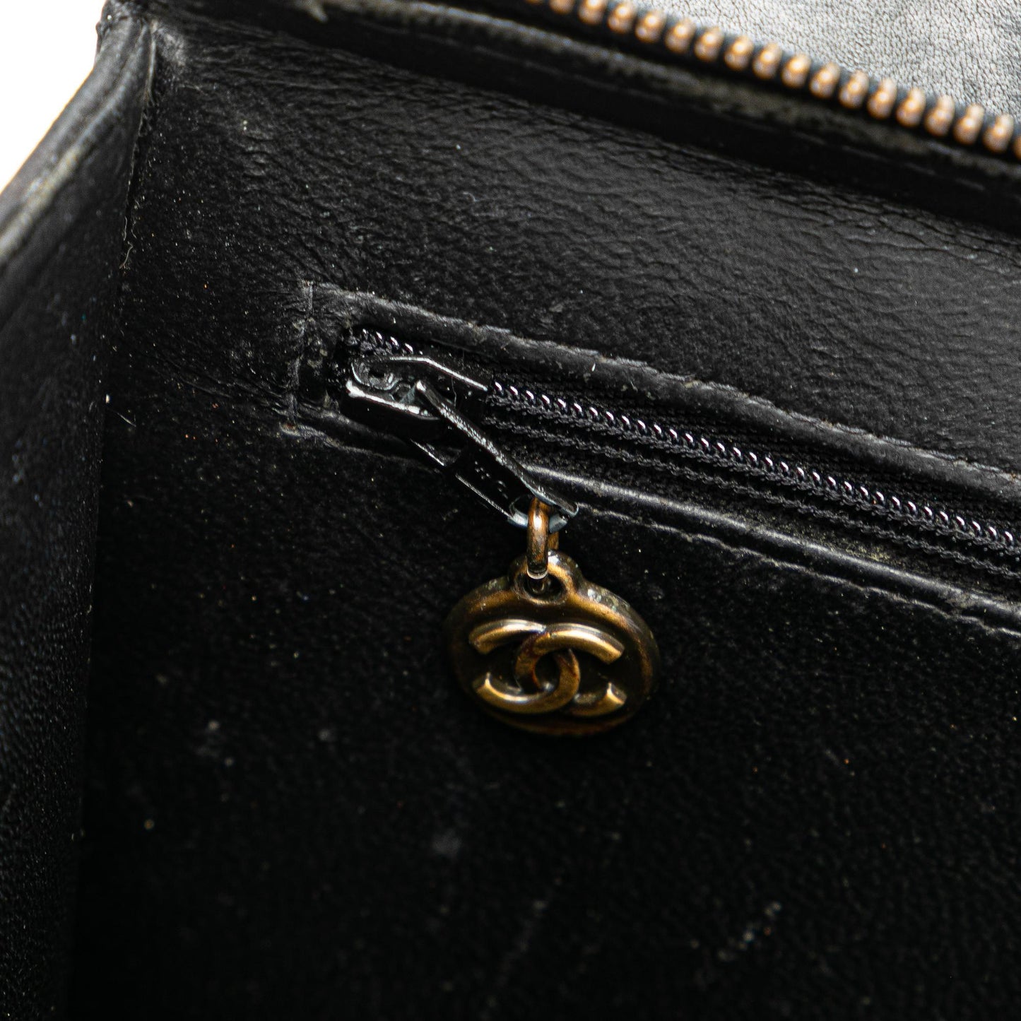 Chanel CC Quilted Calfskin Tote (SHG-0ZYubi)