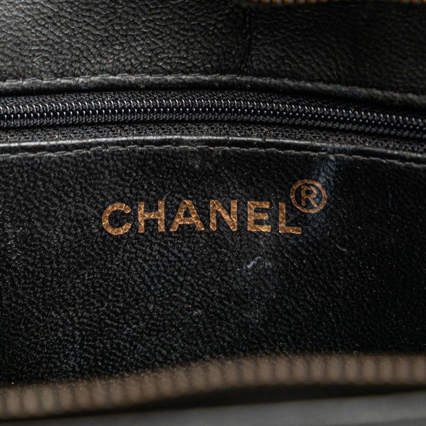 Chanel CC Quilted Calfskin Tote (SHG-0ZYubi)