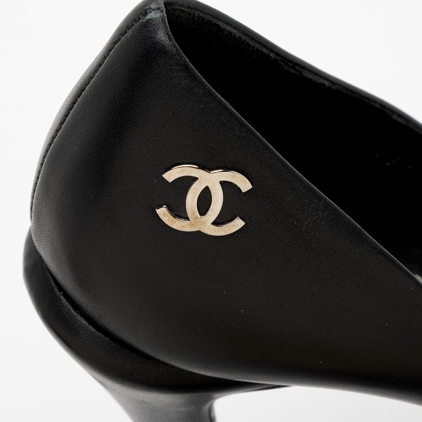 Chanel Calfskin CC Metallic Cap Toe Platform Pumps - Size 8 / 38 (SHF-v5Mlv1)