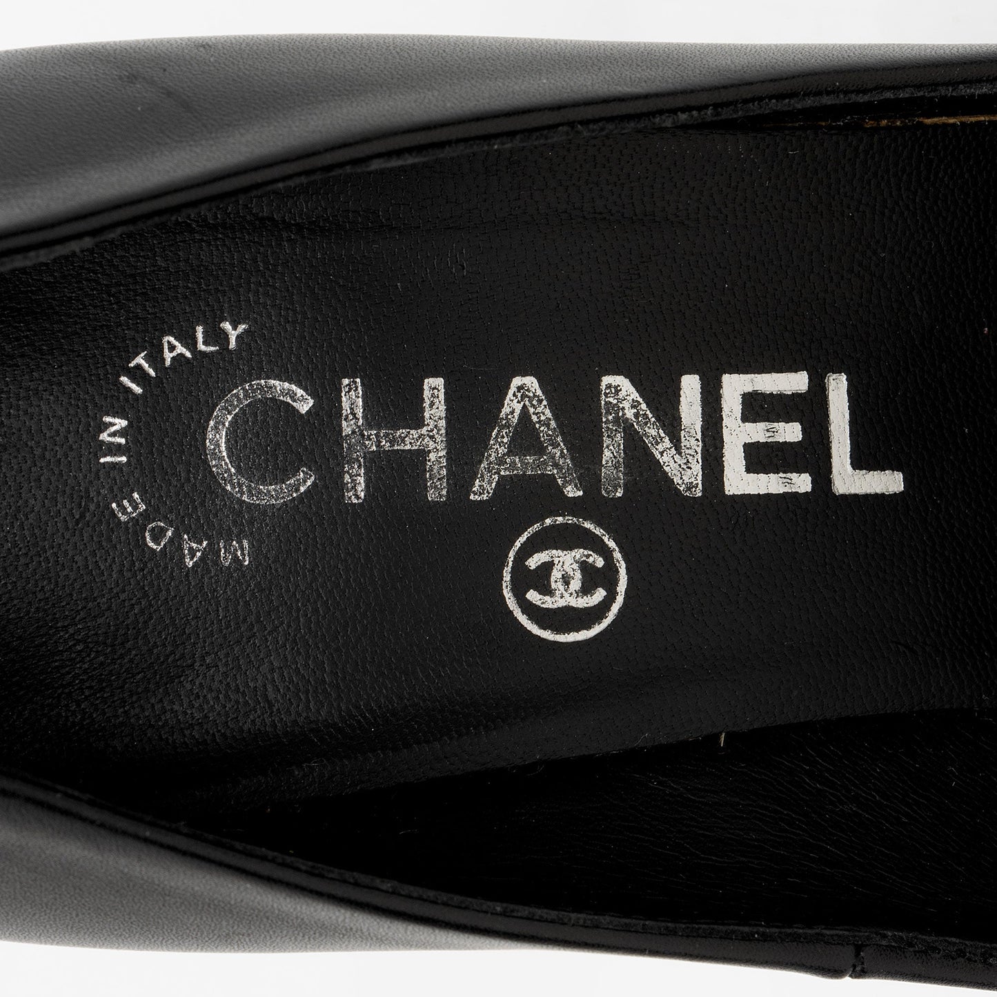 Chanel Calfskin CC Metallic Cap Toe Platform Pumps - Size 8 / 38 (SHF-v5Mlv1)
