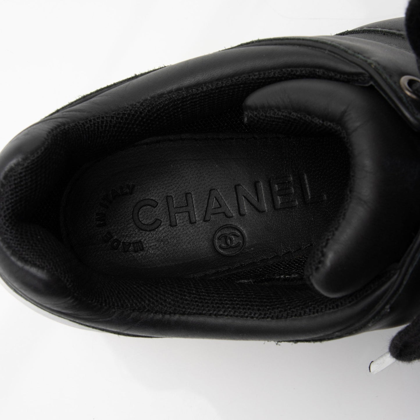 Chanel Calfskin CC Sneakers - Size 7 / 37 (SHF-CiGMEm)