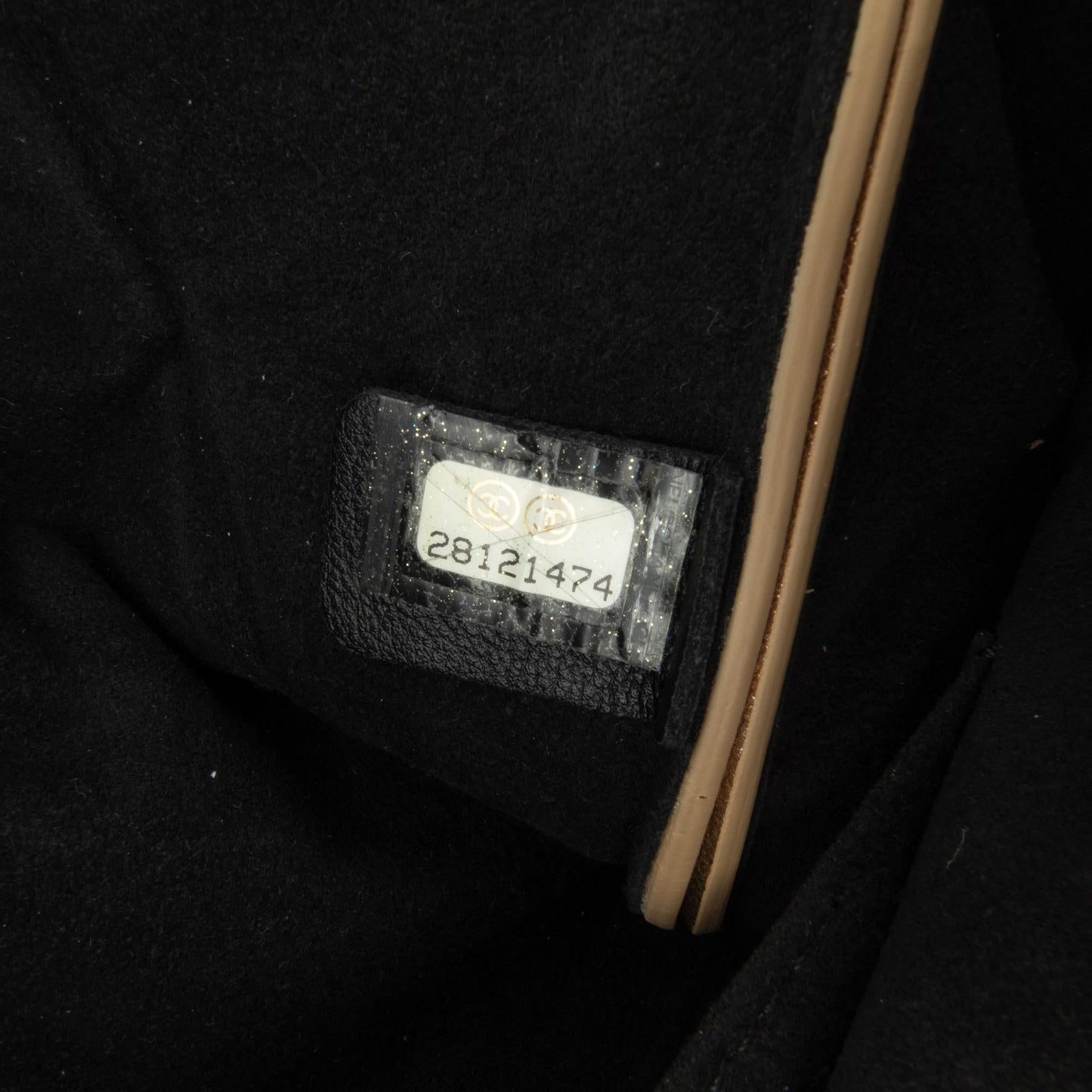 Chanel Calfskin Kiss Lock Frame Bag (SHG-h2SEo7)