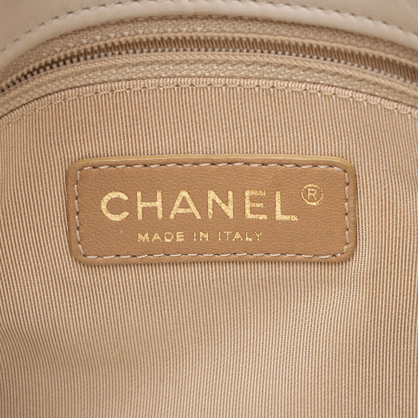 Chanel Calfskin Retro Chain Tote (SHF-syaS0b)
