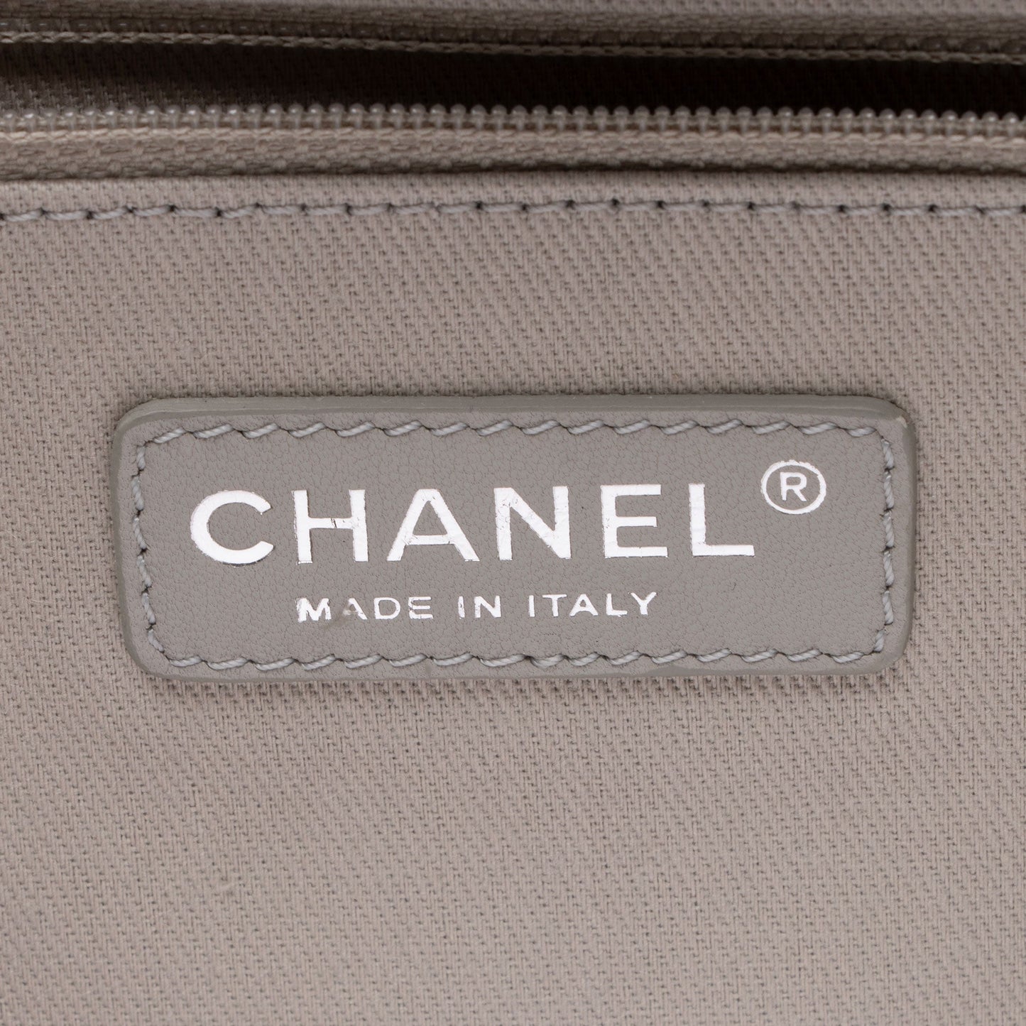 Chanel Glazed Calfskin Deauville Medium Tote (SHF-7Lzvto)