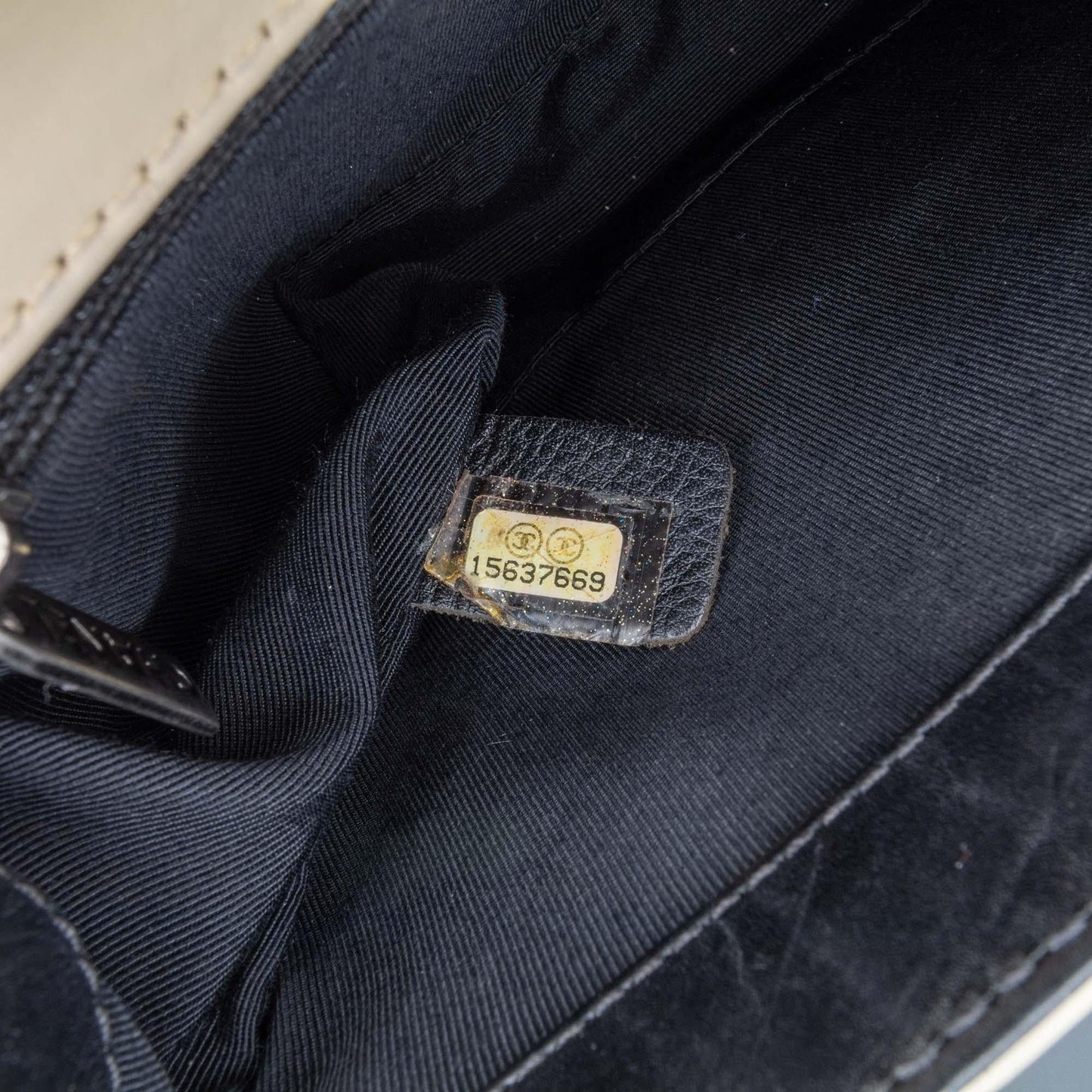 Chanel Medium Bicolor Calfskin Boy Flap (SHG-EWjcMu)