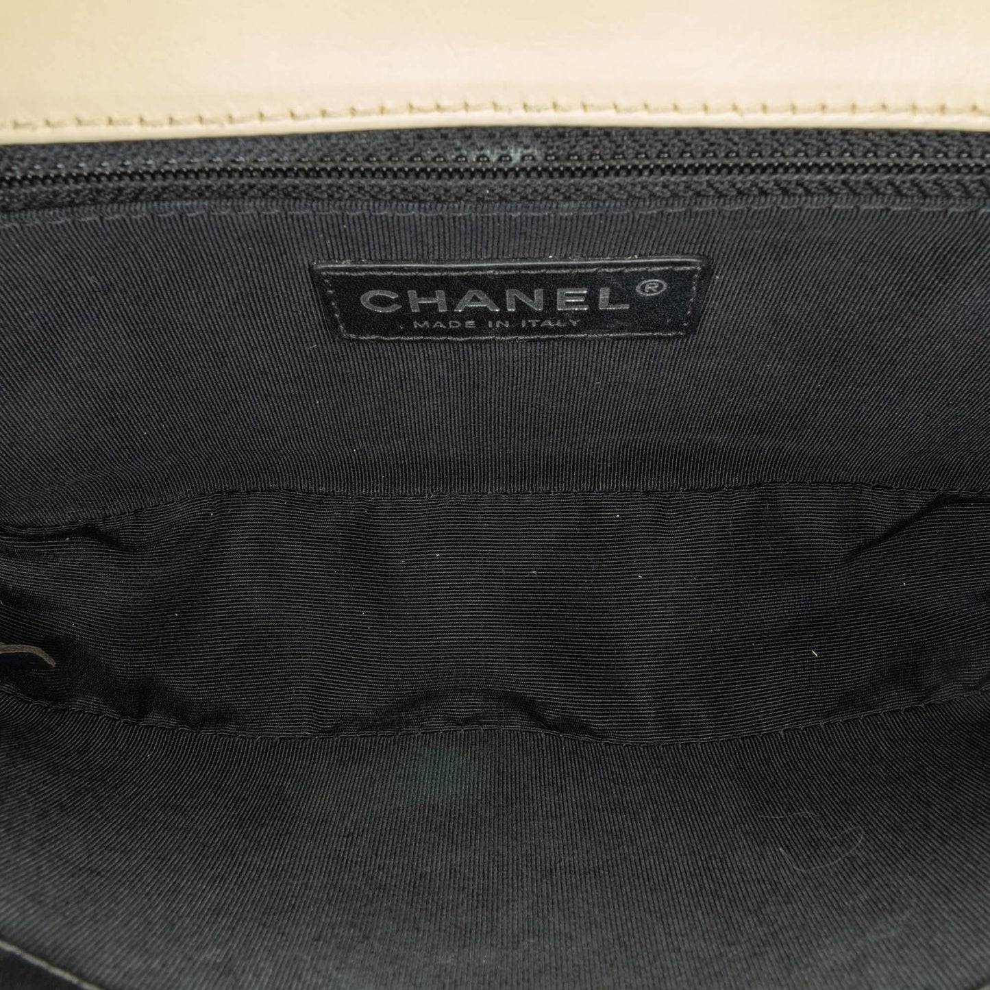 Chanel Medium Bicolor Calfskin Boy Flap (SHG-EWjcMu)