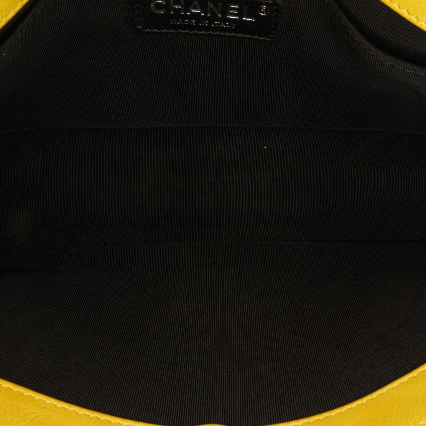Chanel Medium Calfskin Boy Flap (SHG-vhLQuD)