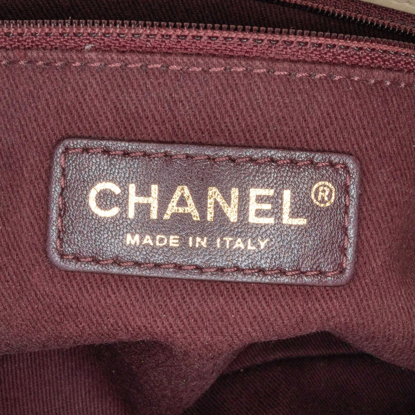 Chanel Medium Calfskin Urban Day Flap (SHG-zsil7K)