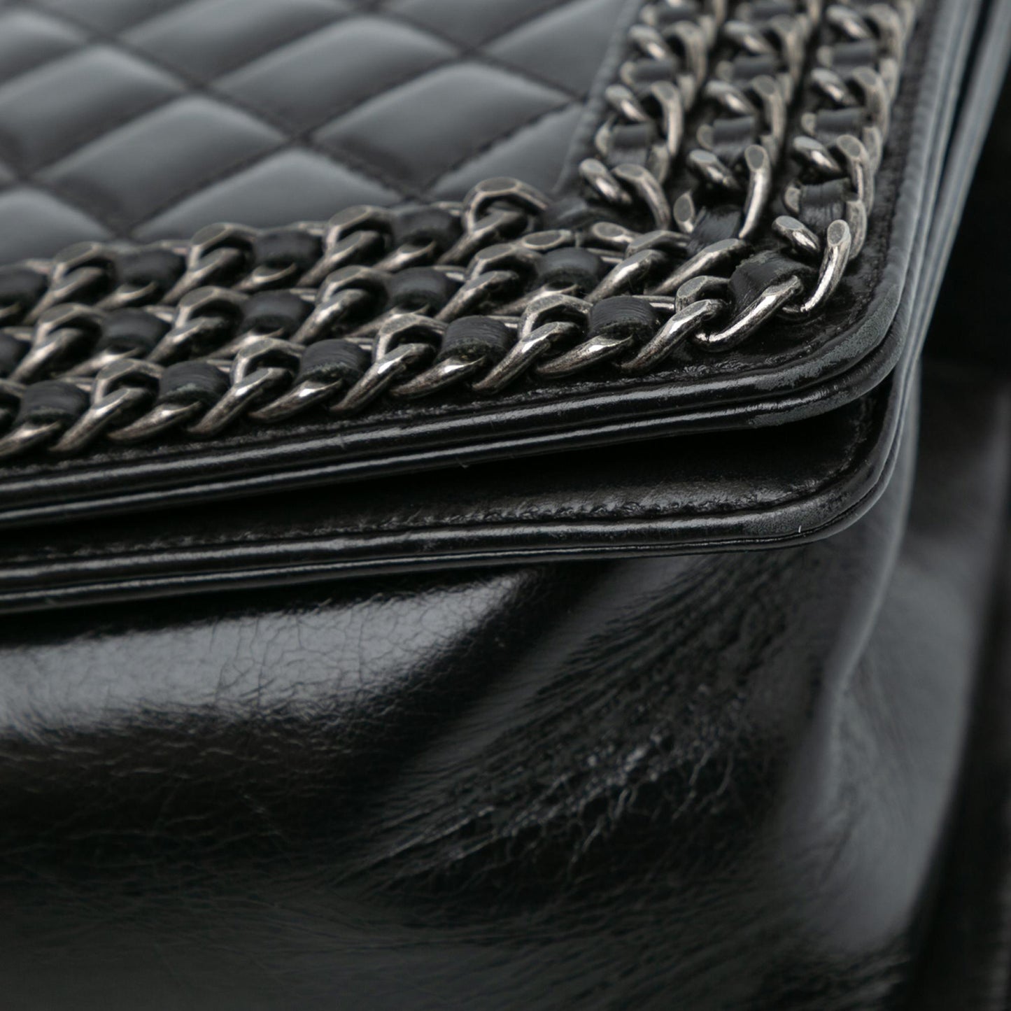Chanel Medium Glazed Calfskin Chain Around Boy Flap (SHG-DFQBG5)