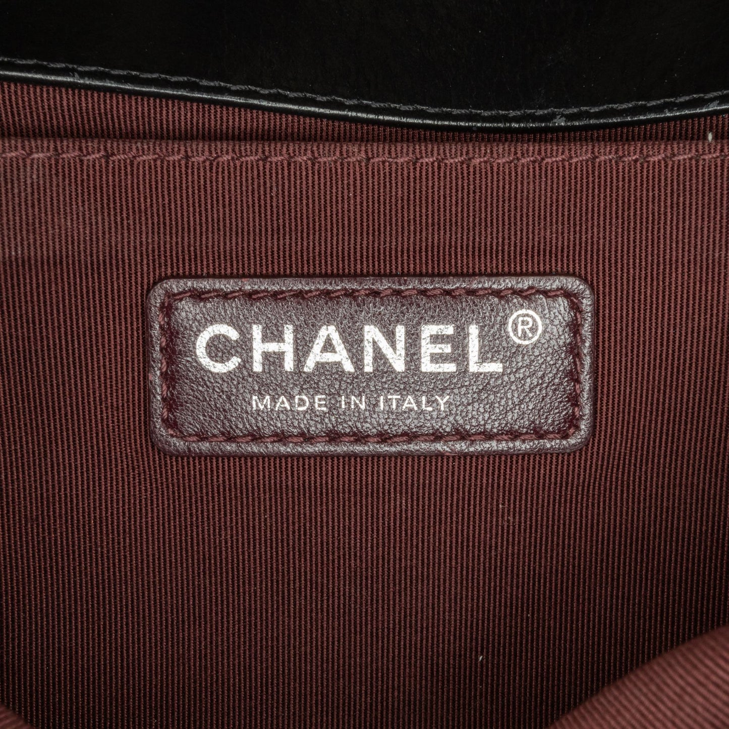 Chanel Medium Glazed Calfskin Chain Around Boy Flap (SHG-DFQBG5)