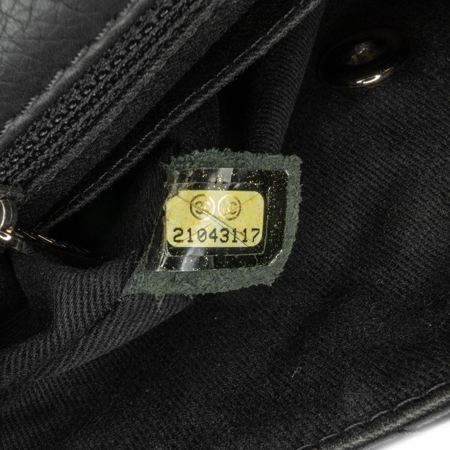 Chanel Quilted Calfskin Curvy Flap (SHG-7XhJvX)