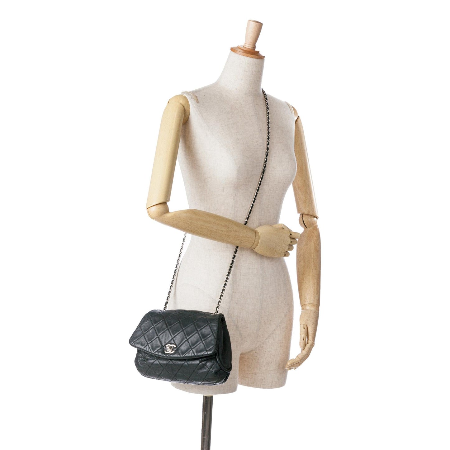 Chanel Quilted Calfskin Curvy Flap (SHG-7XhJvX)