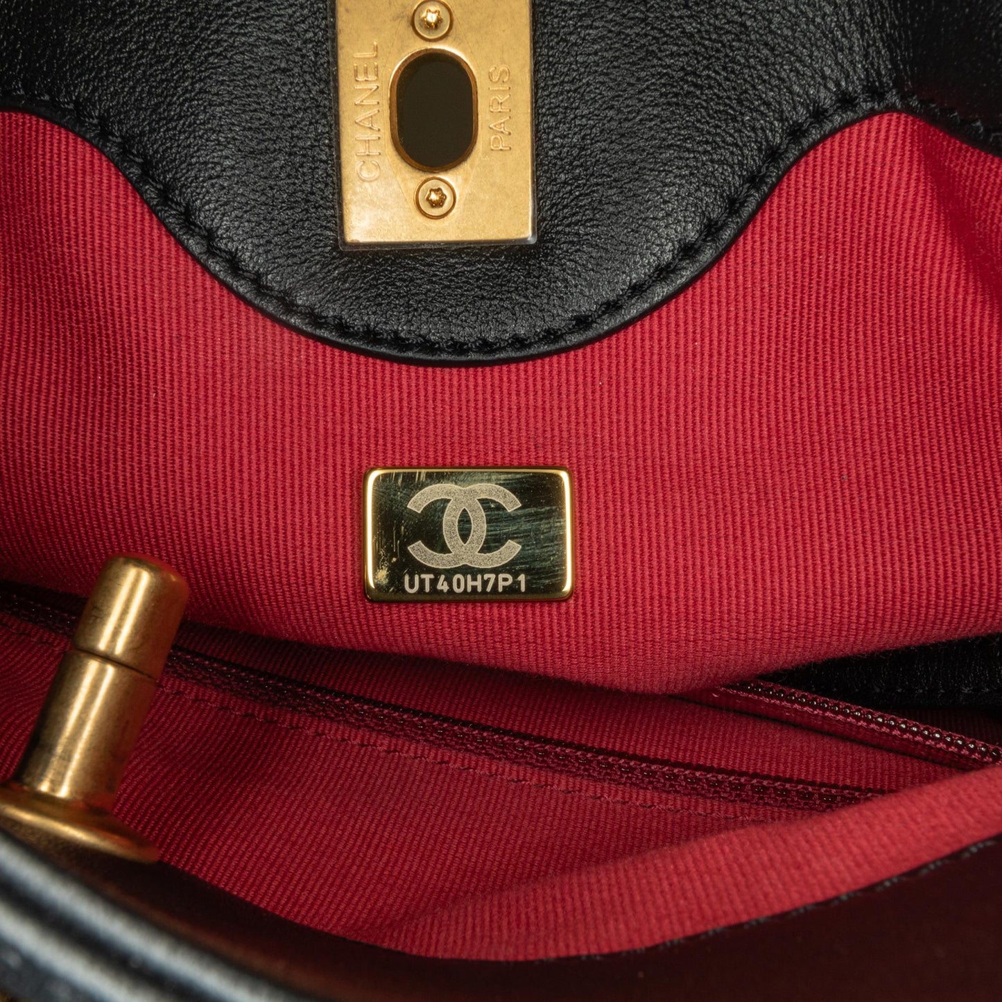 Chanel Quilted Calfskin Easy Mood Hobo (SHG-NA7iAJ)