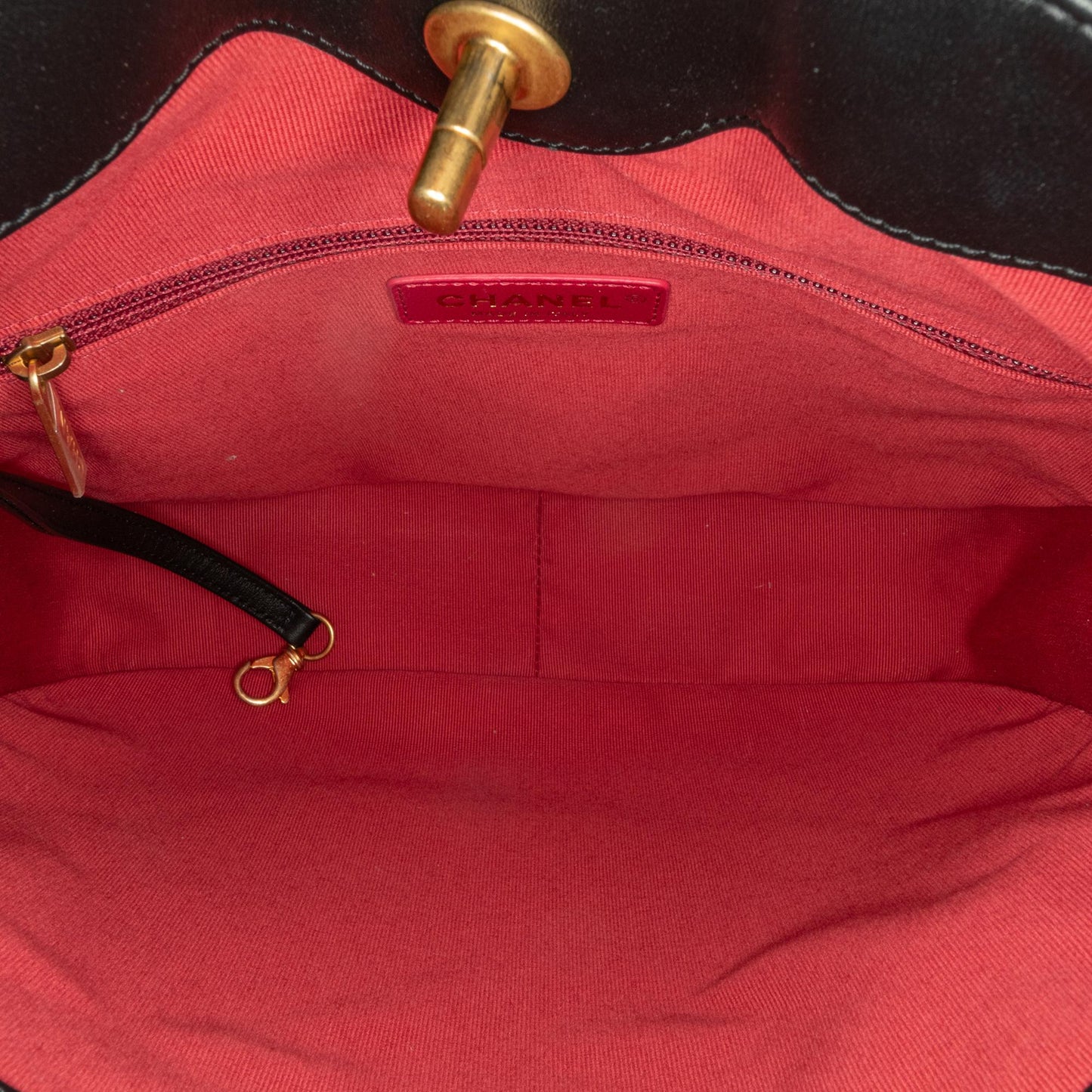 Chanel Quilted Calfskin Easy Mood Hobo (SHG-NA7iAJ)