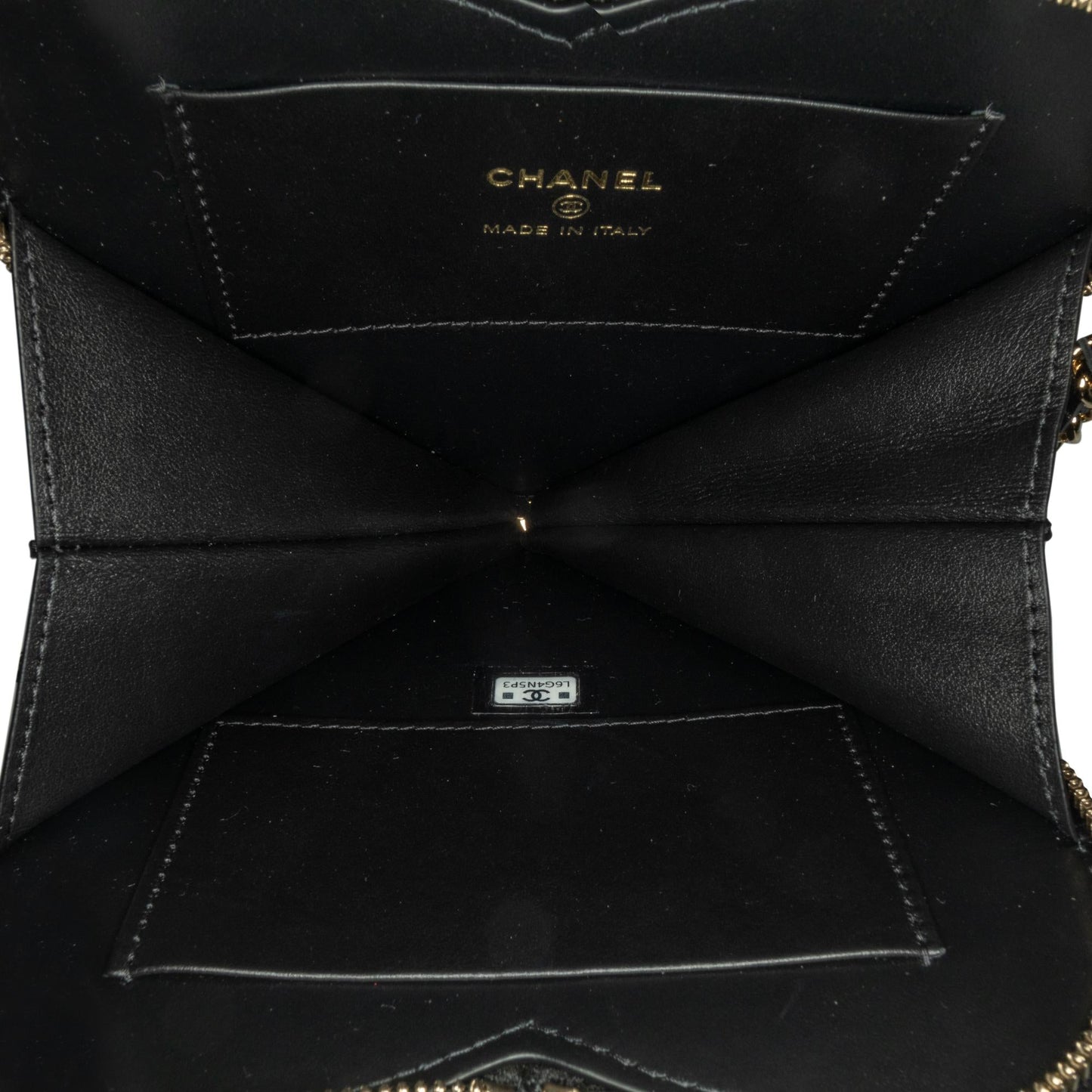 Chanel Quilted Patent Calfskin CC Heart Clutch With Chain (SHG-D1UX0k)