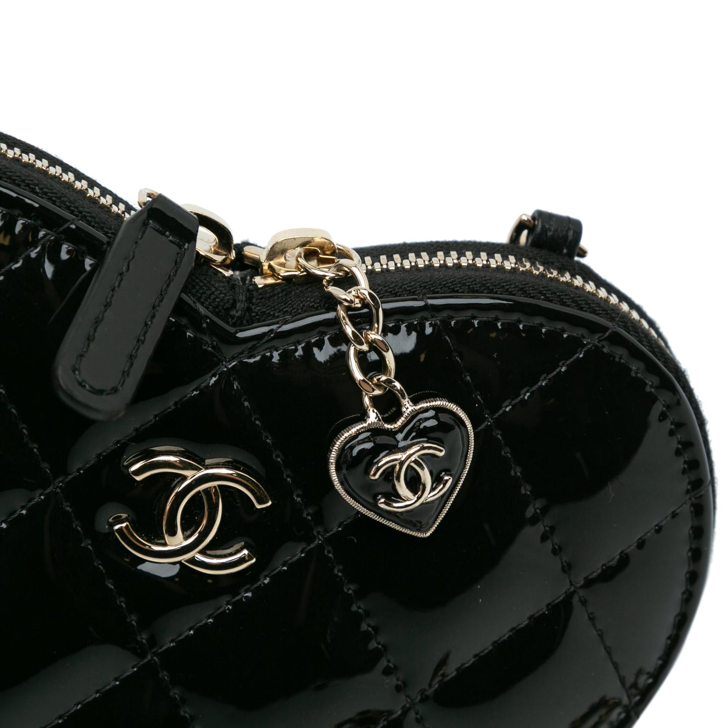 Chanel Quilted Patent Calfskin CC Heart Clutch With Chain (SHG-D1UX0k)