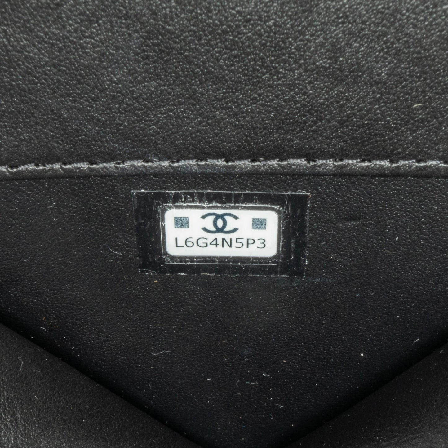 Chanel Quilted Patent Calfskin CC Heart Clutch With Chain (SHG-D1UX0k)