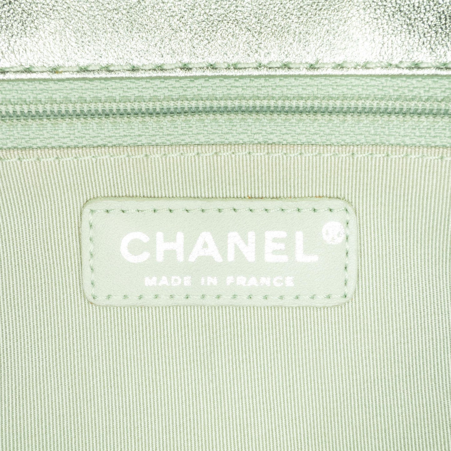 Chanel Reissue 2.55 Metallic Calfskin Roll Clutch (SHG-e9cHyV)