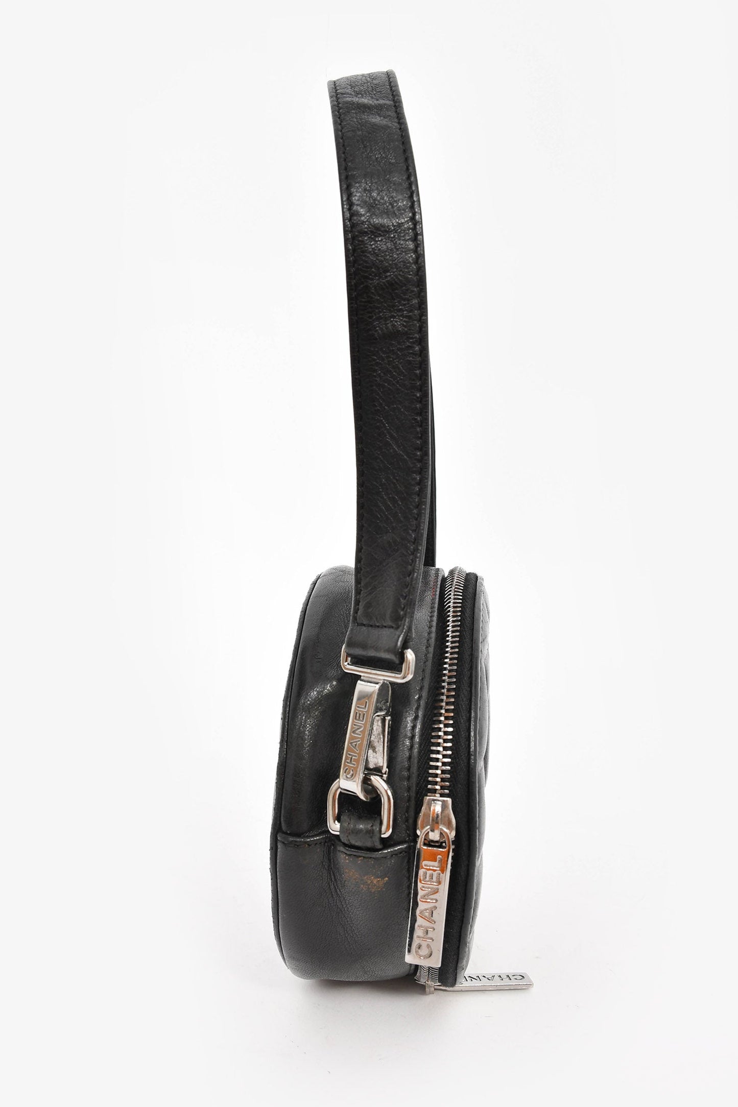 Pre-loved Chanel™ 2003/2004 Black Leather Round CC Shoulder Bag